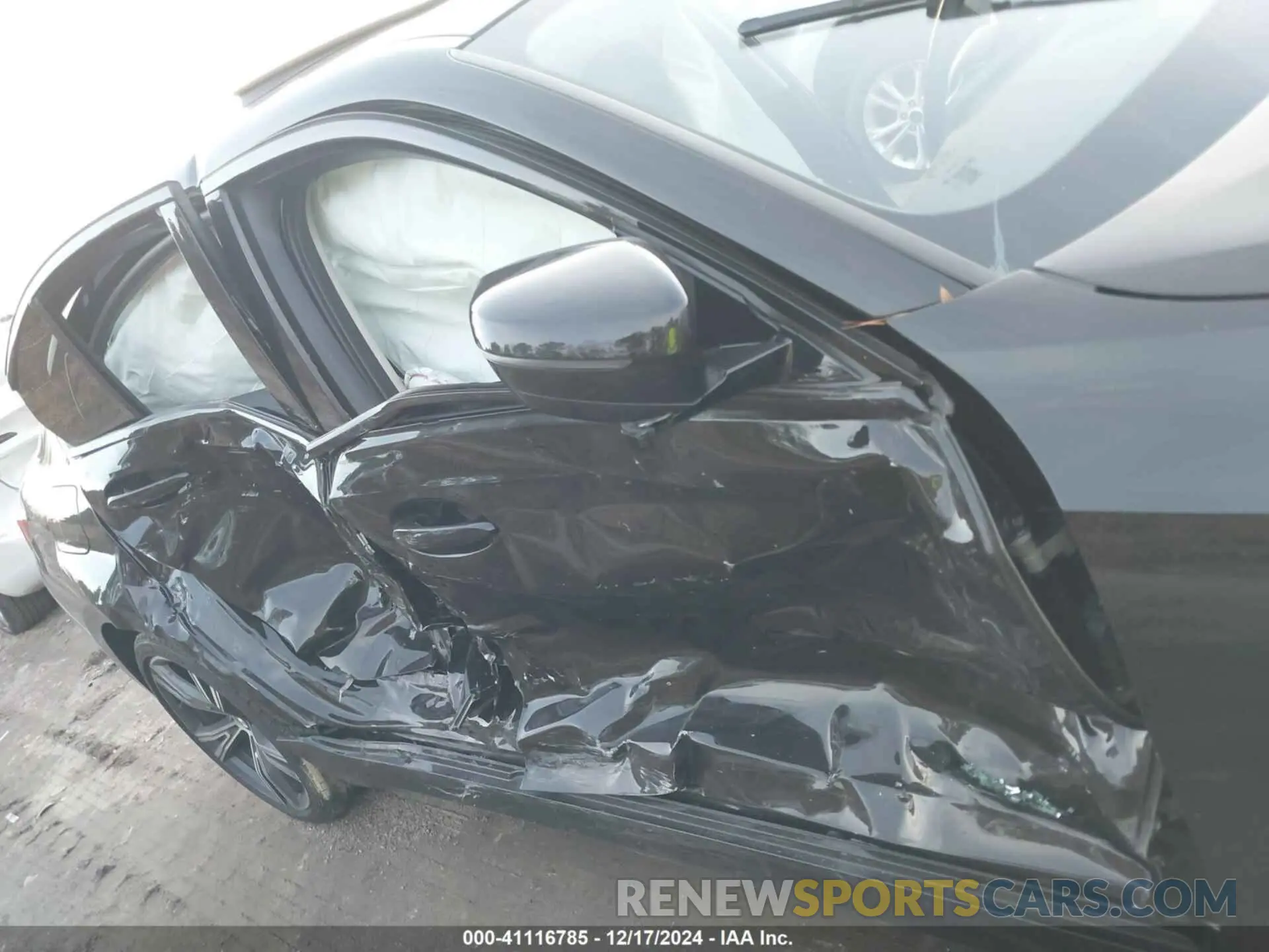 17 Photograph of a damaged car 3MW5R7J51K8A04935 BMW 330I 2019