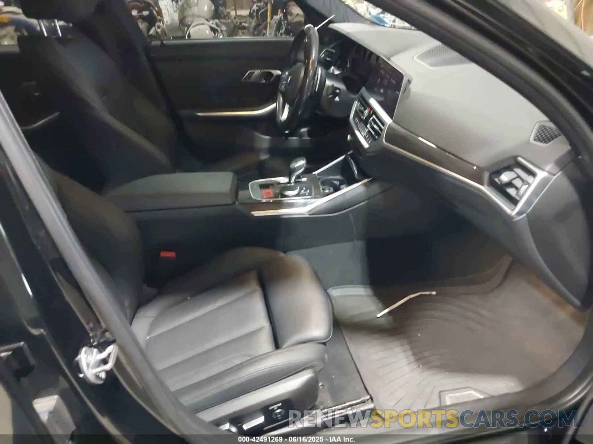 5 Photograph of a damaged car 3MW5R7J54K8B00283 BMW 330I 2019