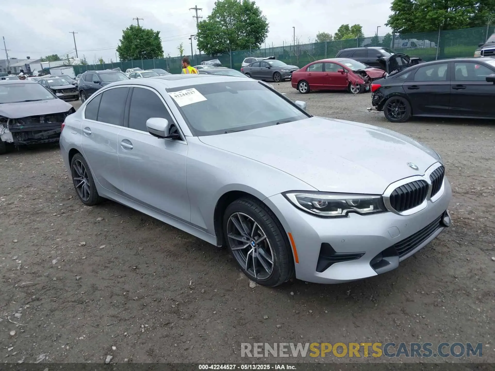 1 Фотография поврежденного автомобиля WBA5R1C54KAK10233 BMW 330I 2019