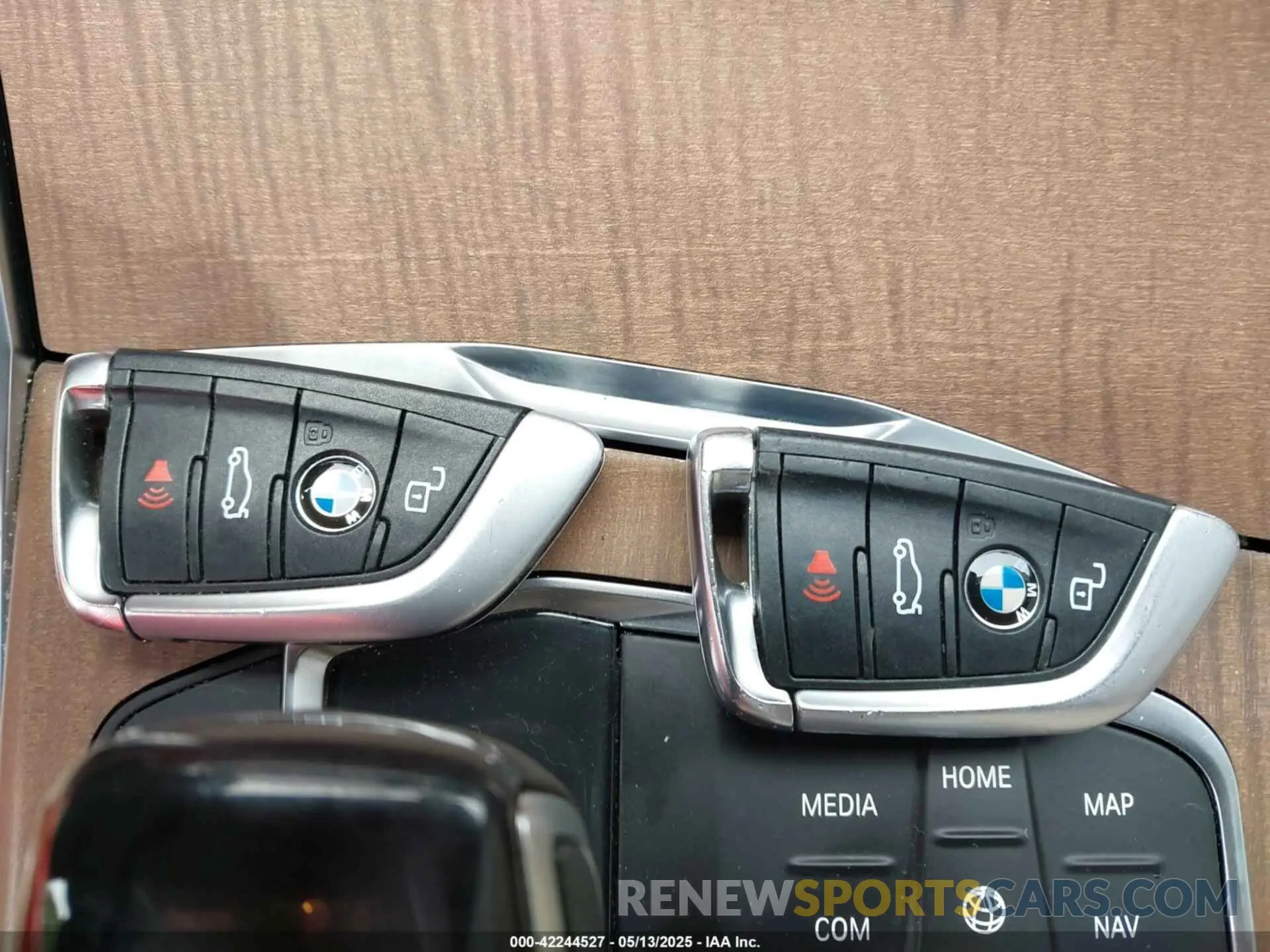 11 Фотография поврежденного автомобиля WBA5R1C54KAK10233 BMW 330I 2019
