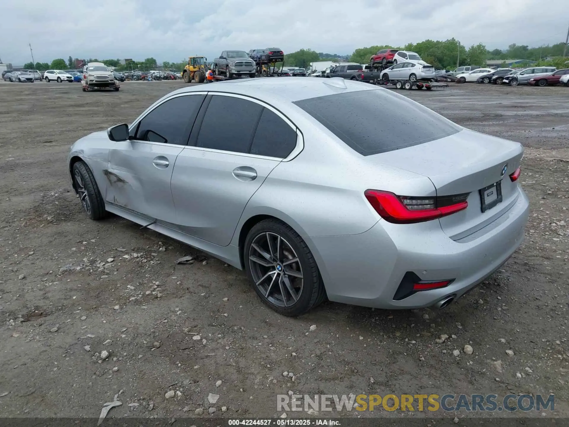 3 Фотография поврежденного автомобиля WBA5R1C54KAK10233 BMW 330I 2019