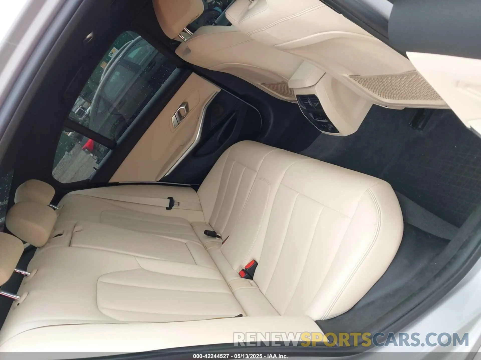8 Фотография поврежденного автомобиля WBA5R1C54KAK10233 BMW 330I 2019