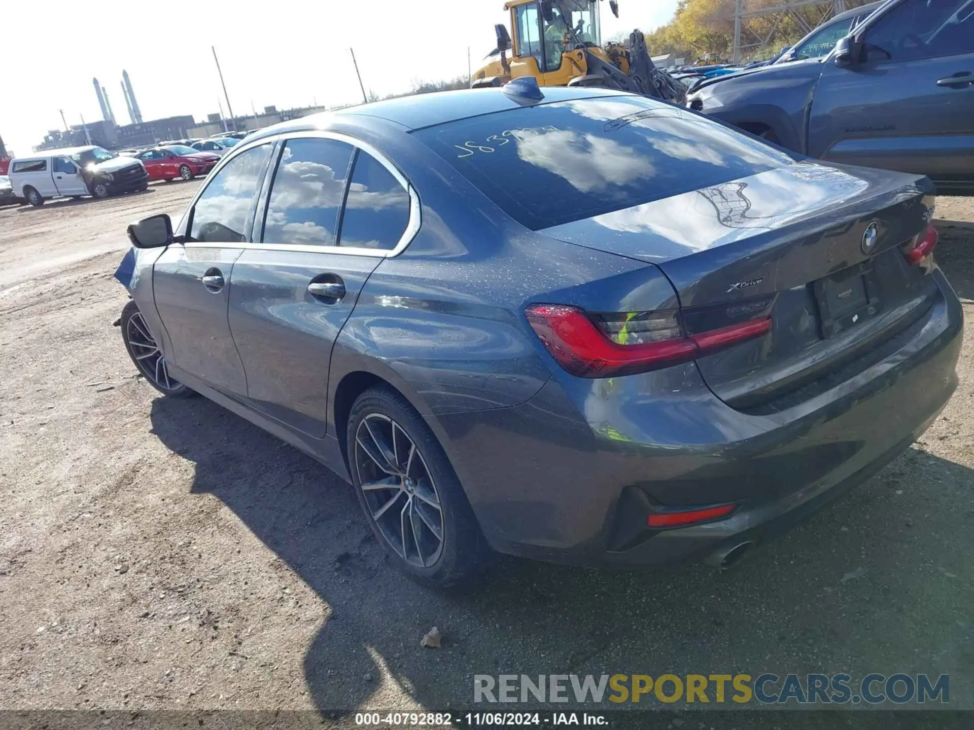 3 Фотография поврежденного автомобиля WBA5R7C50KAJ83924 BMW 330I 2019