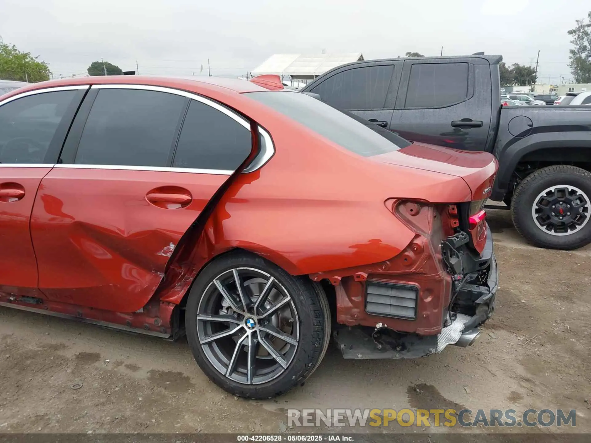 6 Фотография поврежденного автомобиля WBA5R7C50KFH28767 BMW 330I 2019