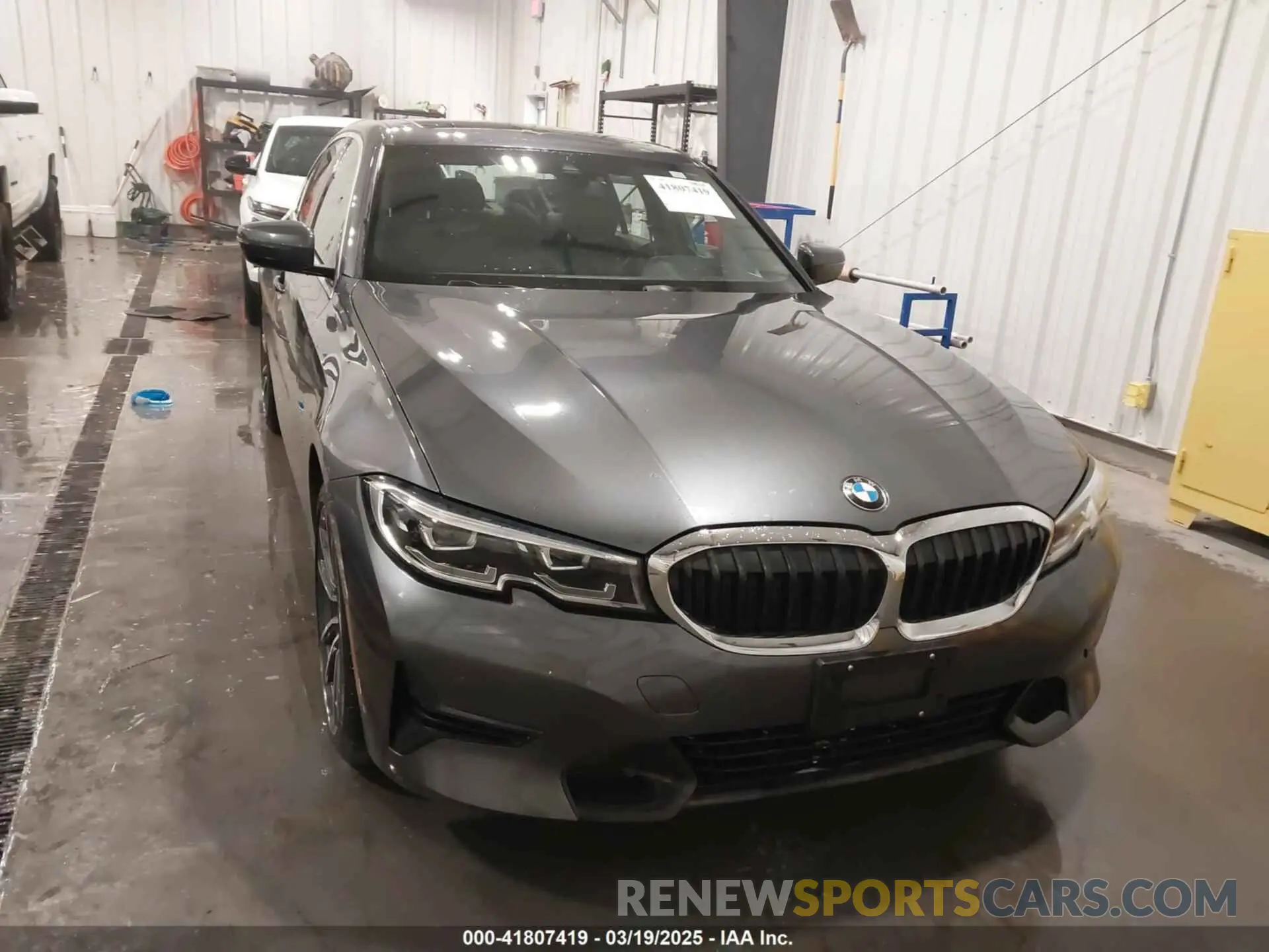 12 Фотография поврежденного автомобиля WBA5R7C57KAJ80356 BMW 330I 2019