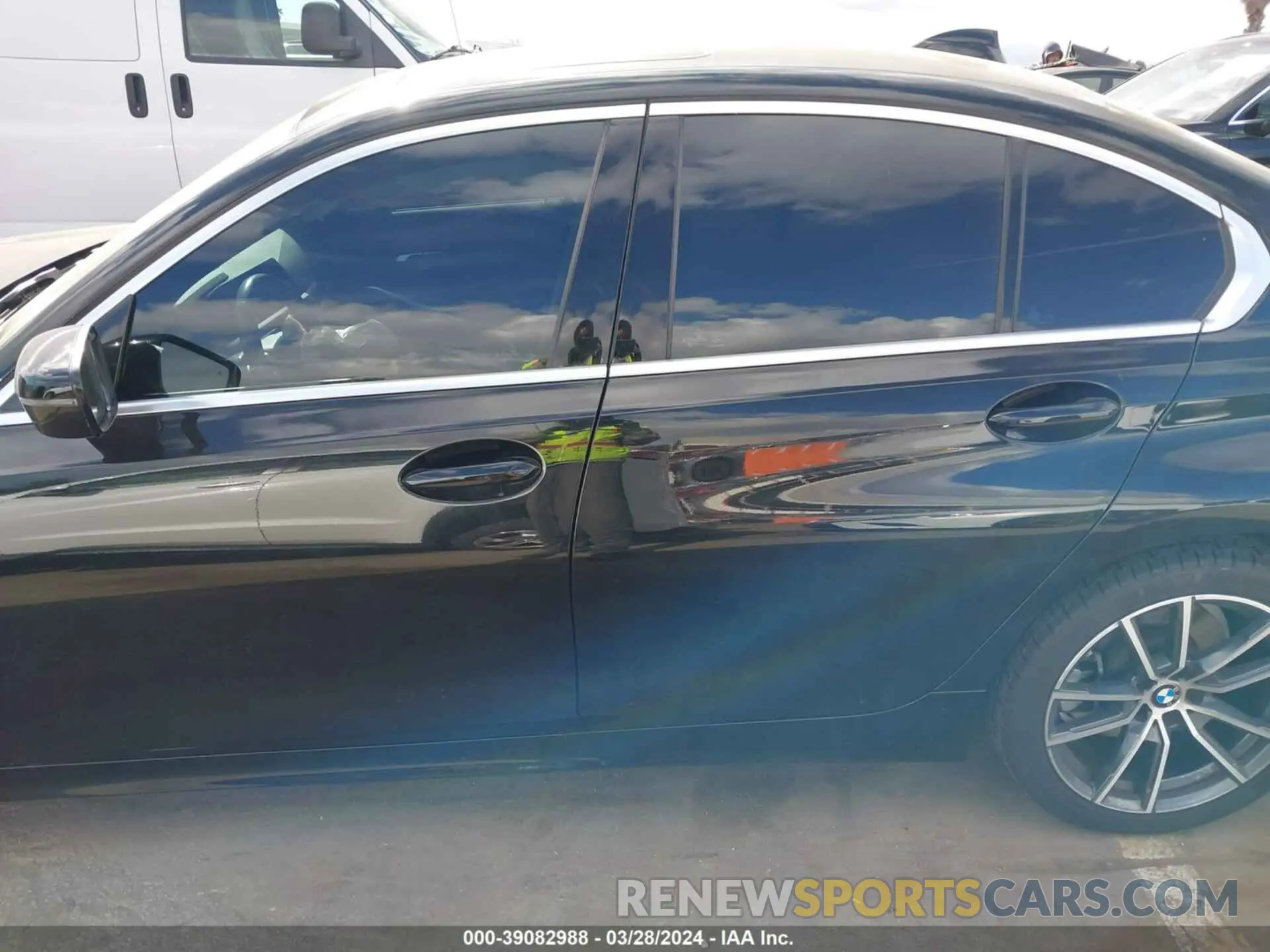 14 Photograph of a damaged car 3MW5R1J00L8B03698 BMW 330I 2020