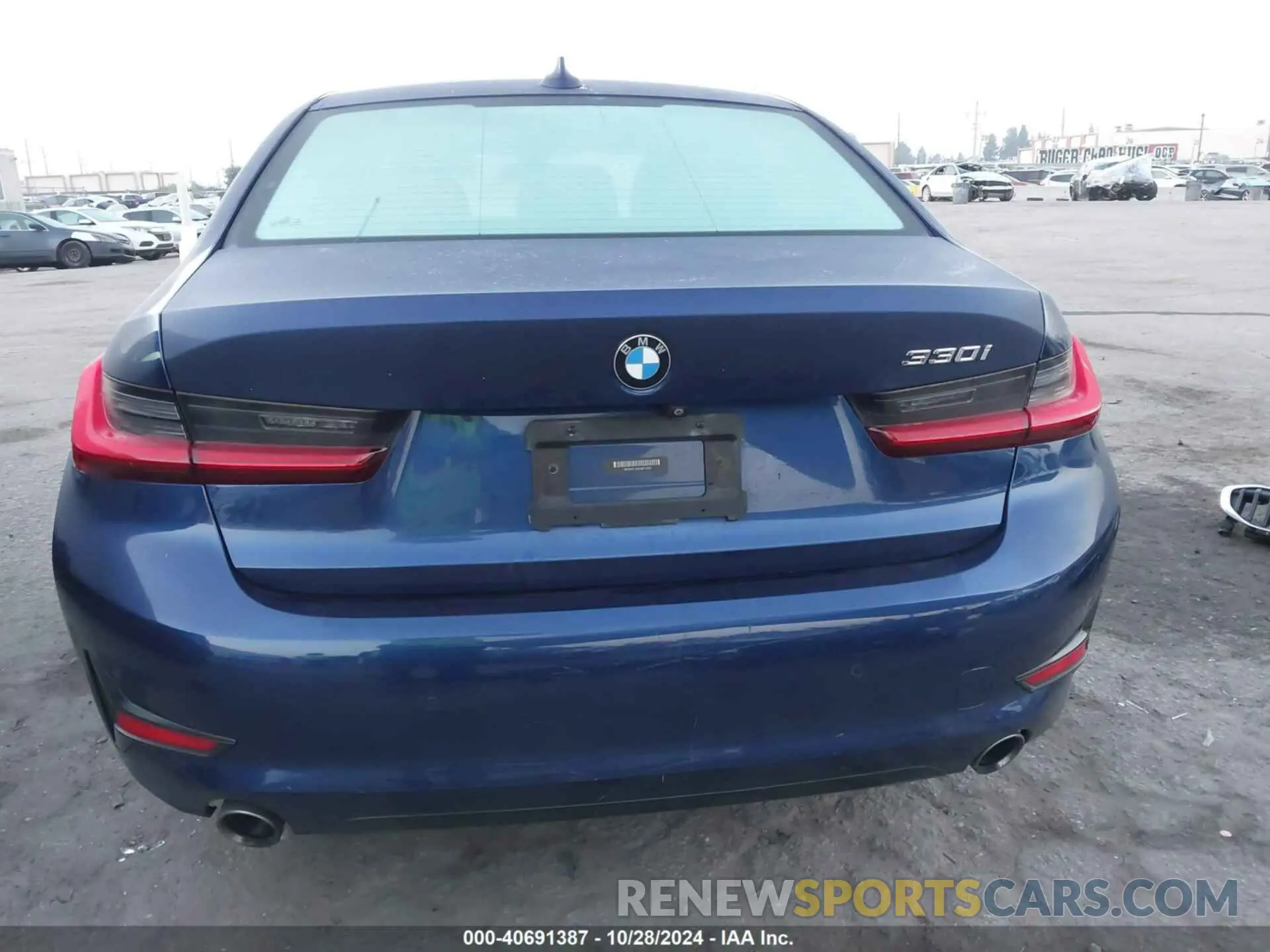17 Photograph of a damaged car 3MW5R1J00L8B14250 BMW 330I 2020