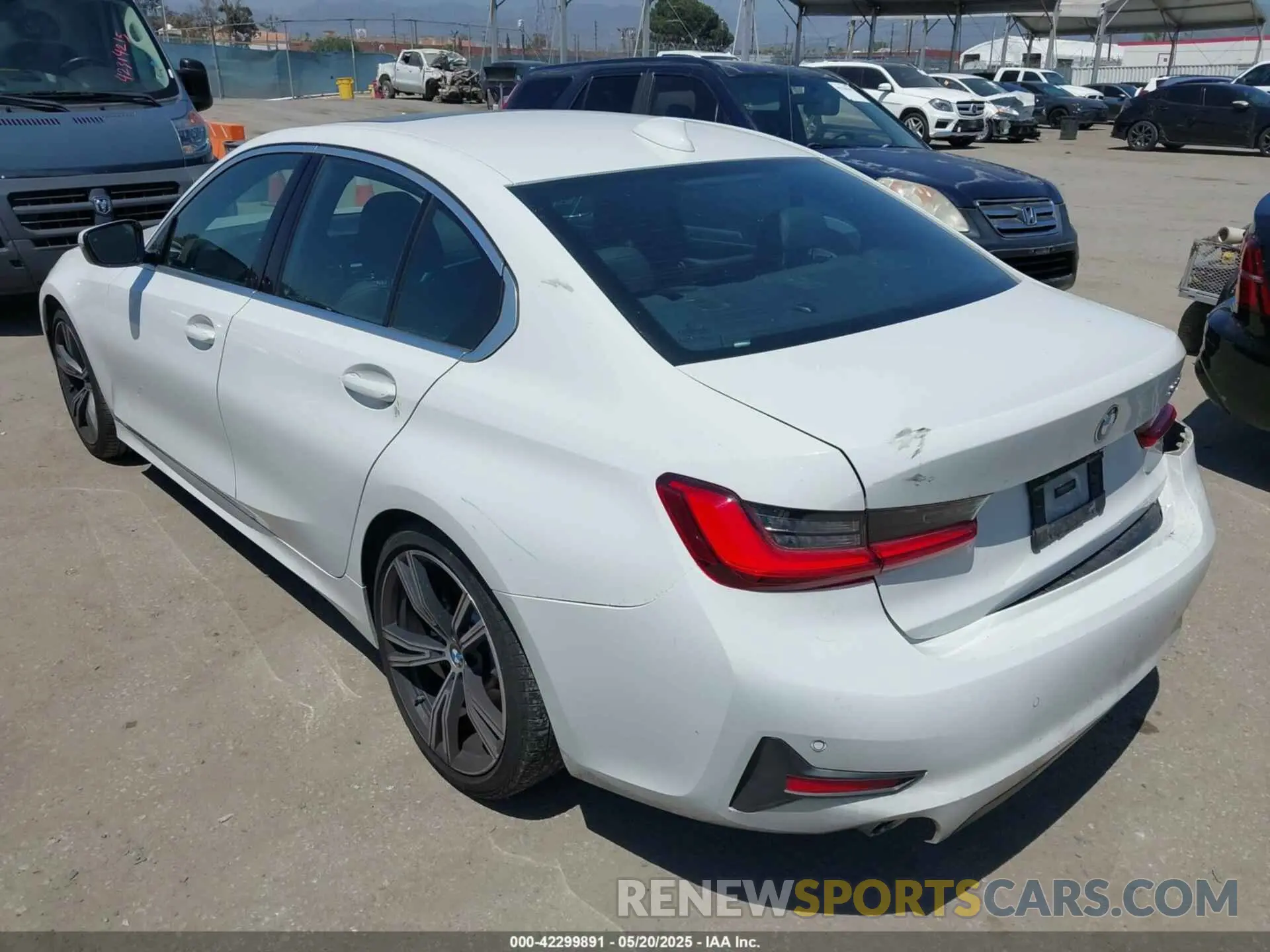 3 Photograph of a damaged car 3MW5R1J01L8B05556 BMW 330I 2020