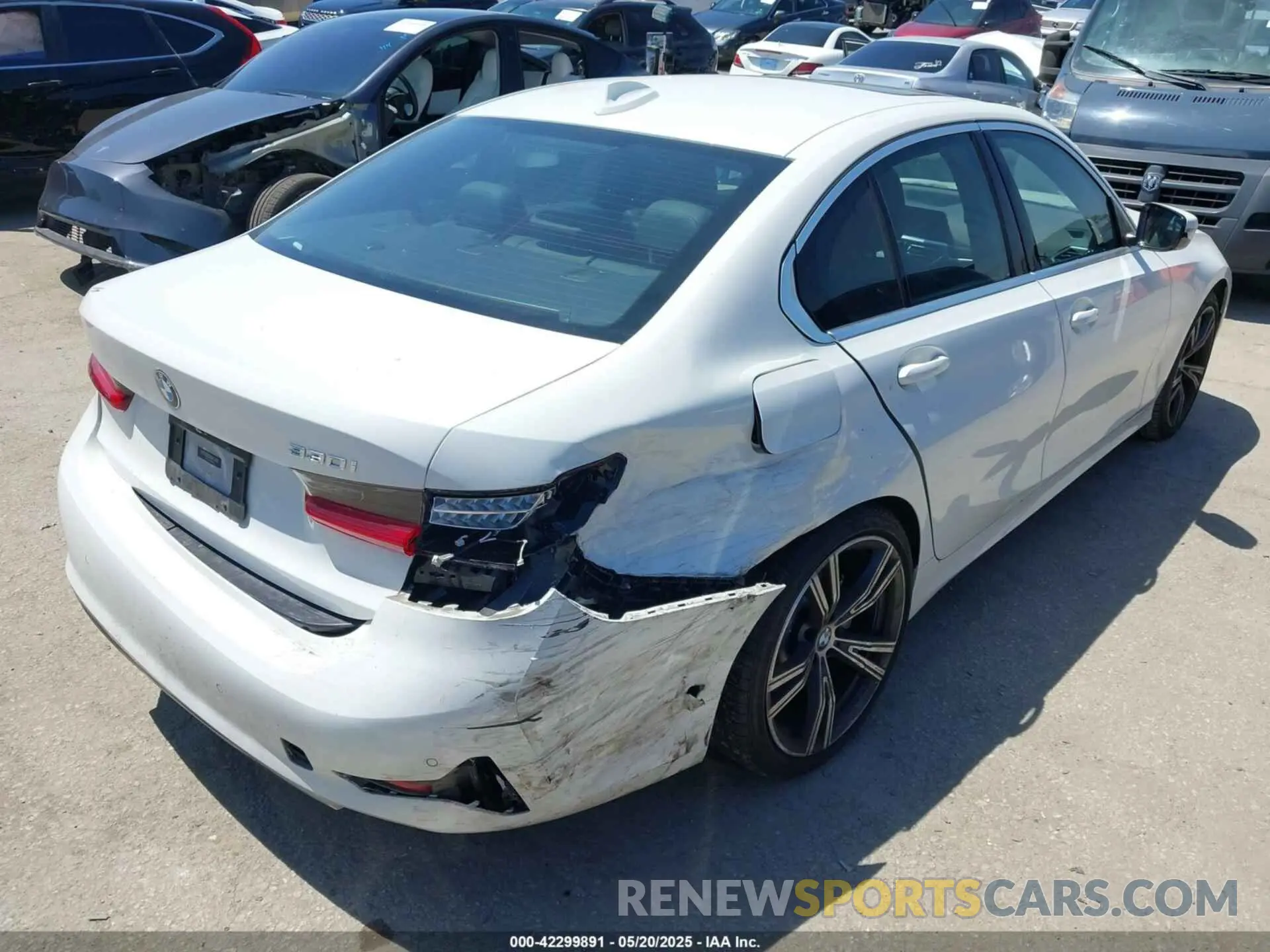 4 Photograph of a damaged car 3MW5R1J01L8B05556 BMW 330I 2020