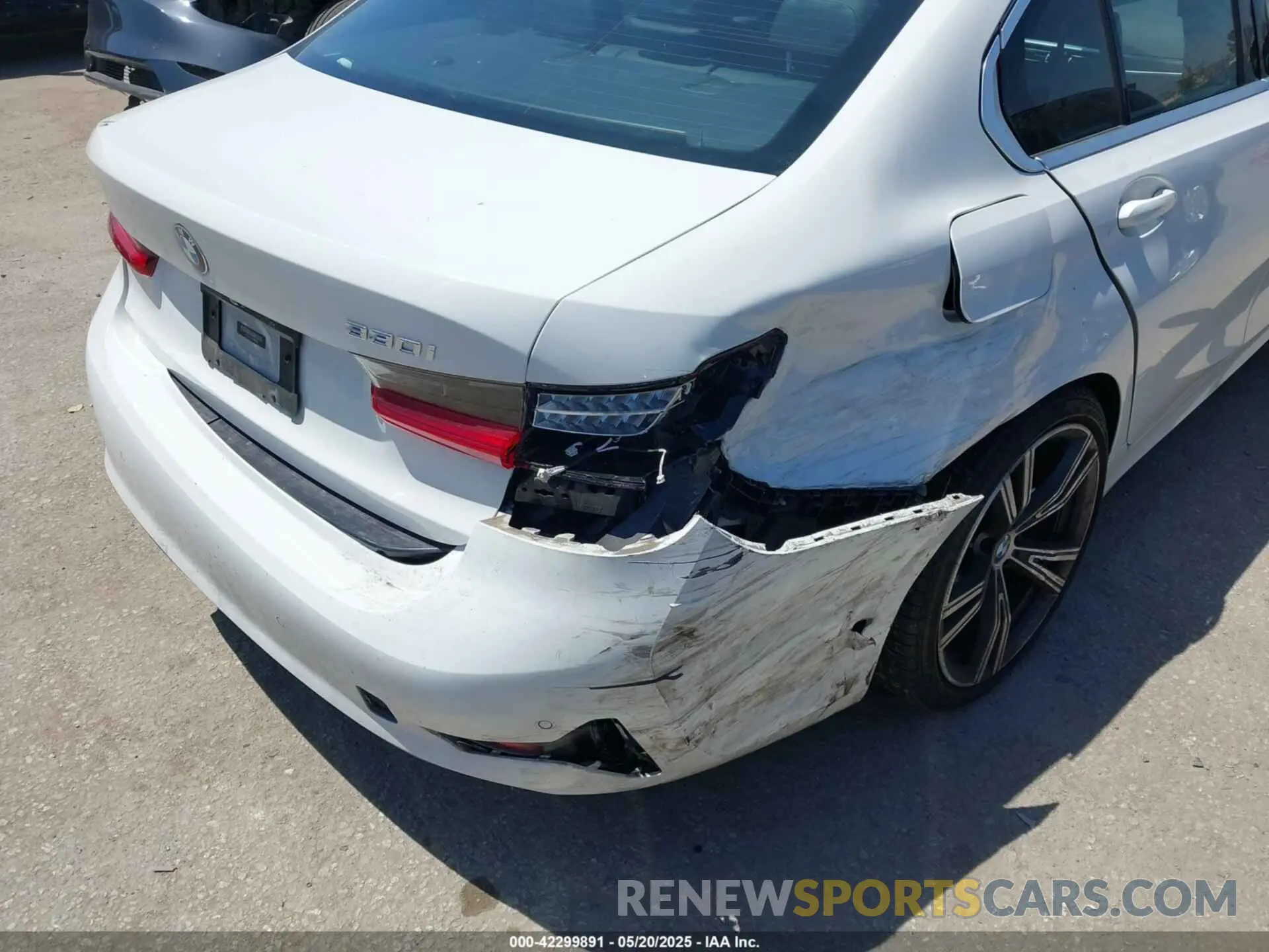 6 Photograph of a damaged car 3MW5R1J01L8B05556 BMW 330I 2020