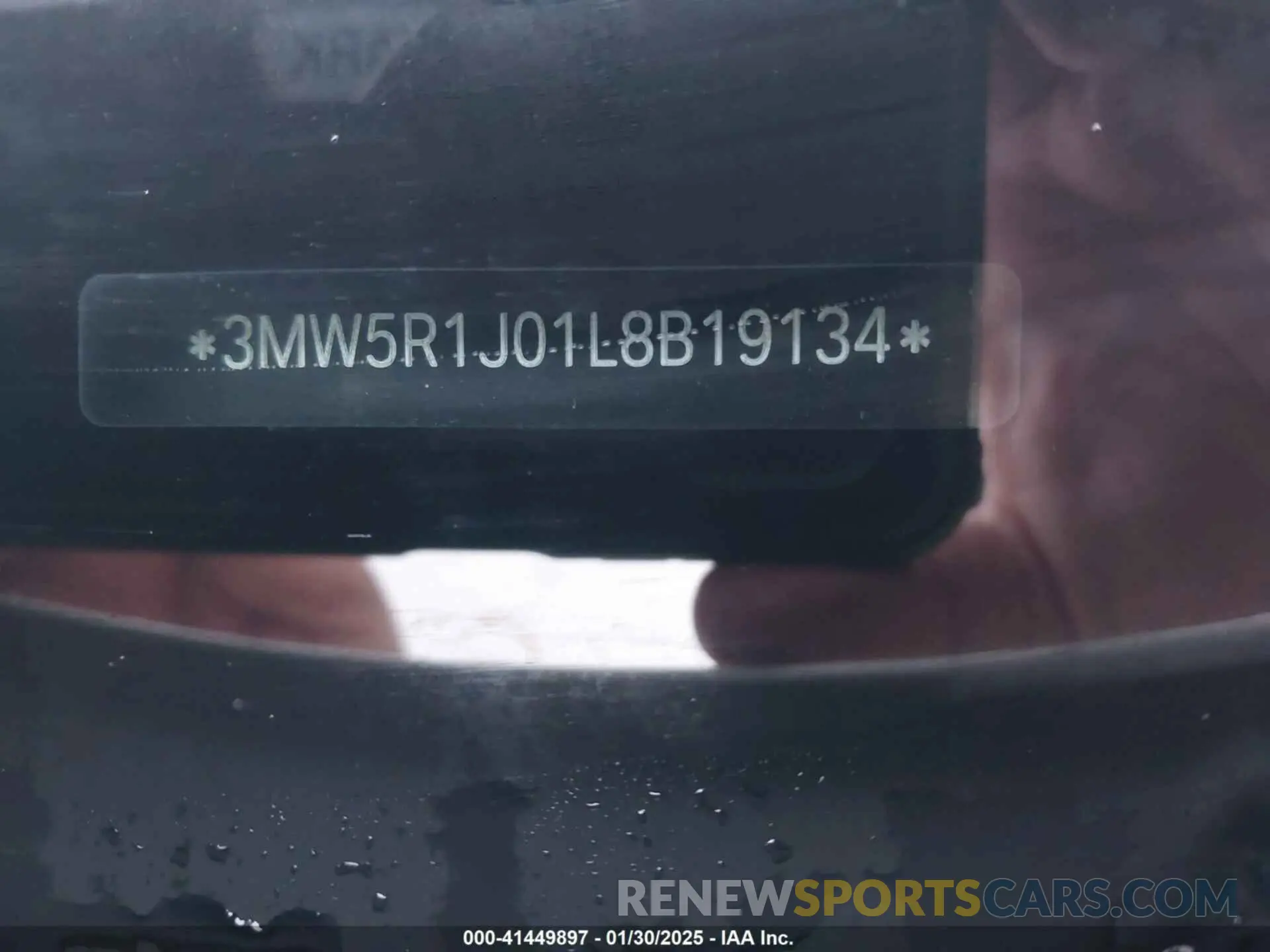 9 Photograph of a damaged car 3MW5R1J01L8B19134 BMW 330I 2020