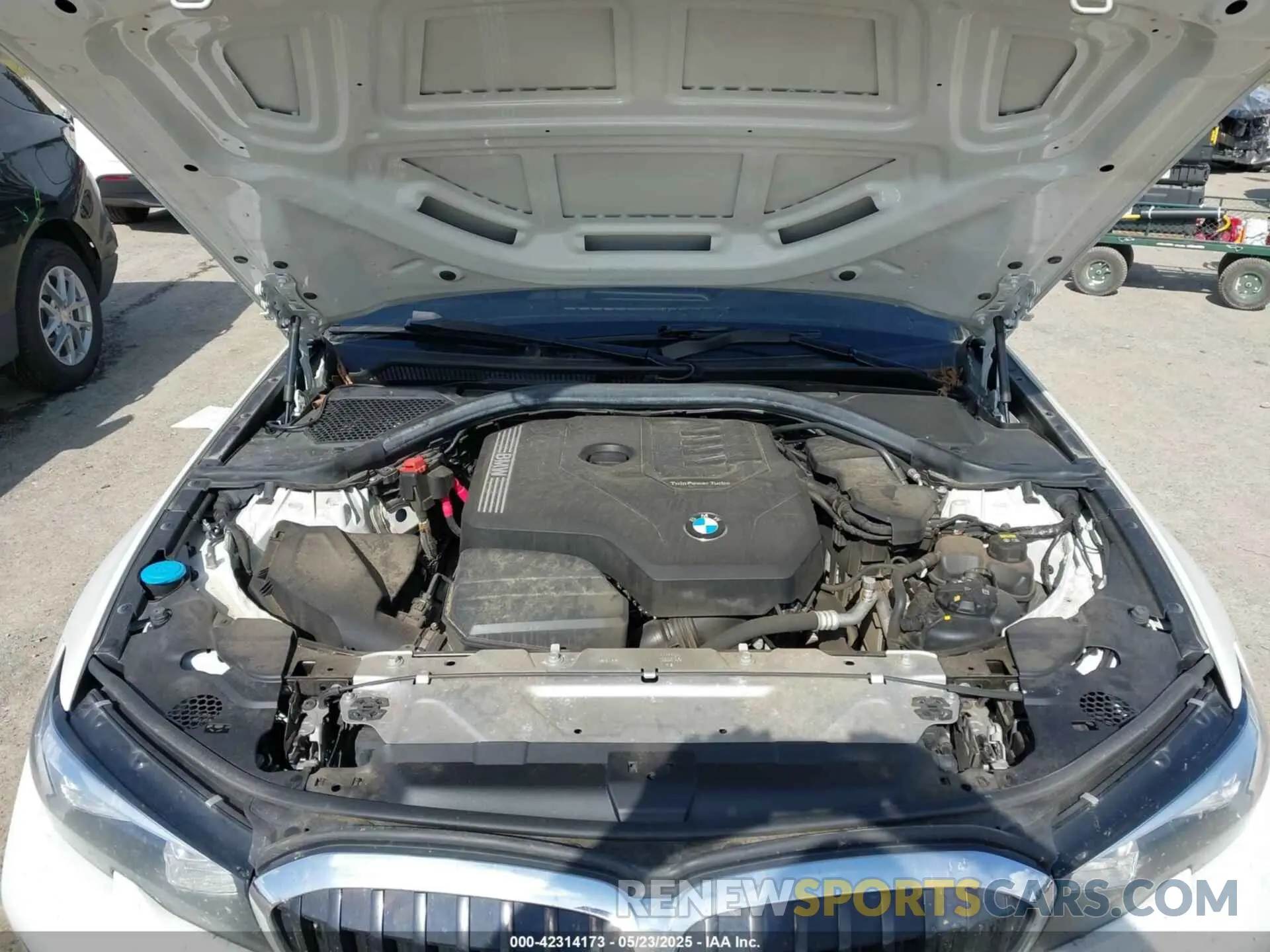 10 Photograph of a damaged car 3MW5R1J02L8B19286 BMW 330I 2020