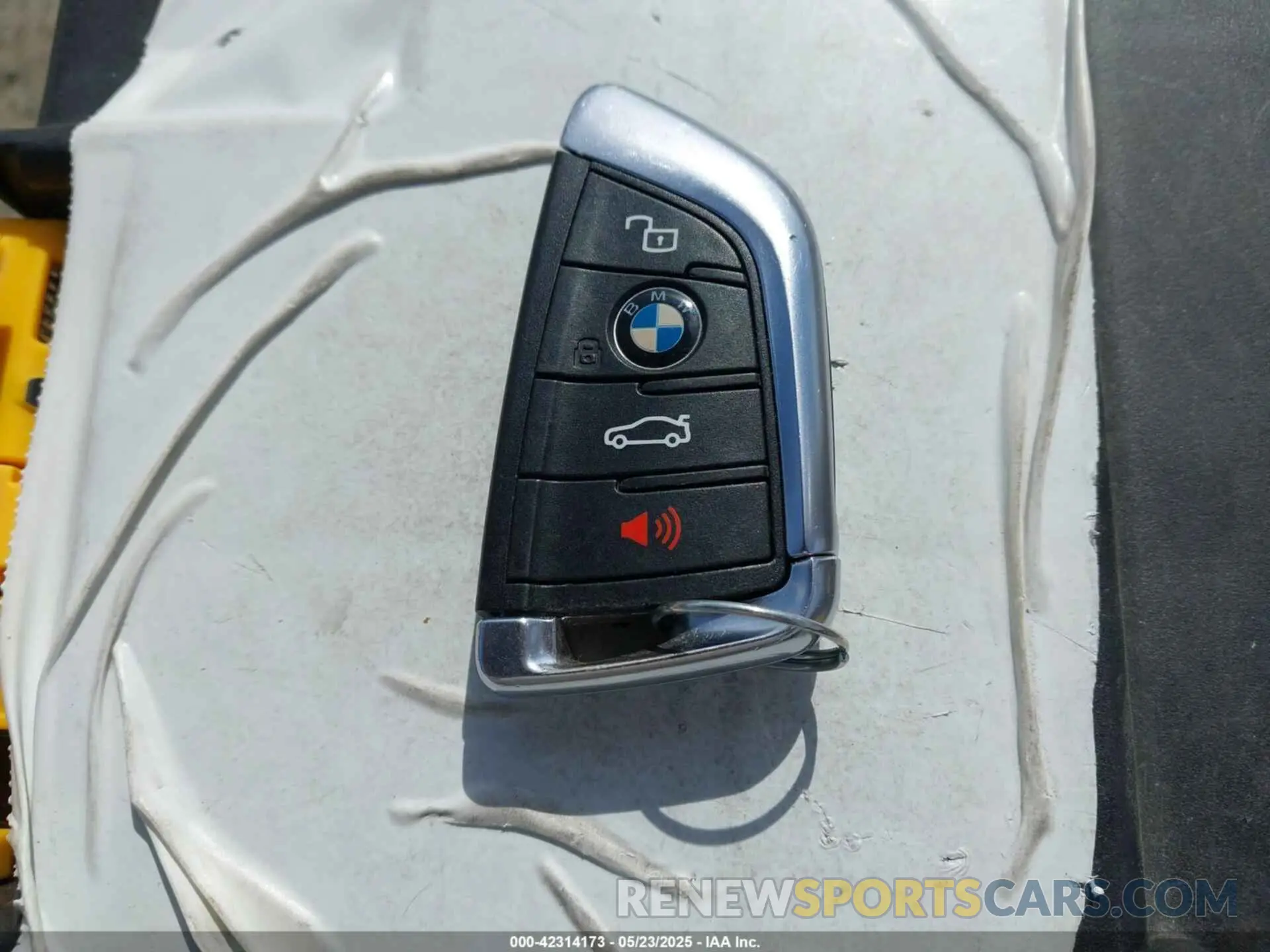 11 Photograph of a damaged car 3MW5R1J02L8B19286 BMW 330I 2020