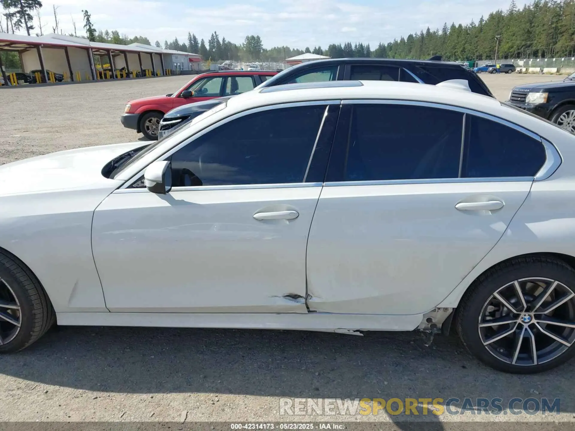 14 Photograph of a damaged car 3MW5R1J02L8B19286 BMW 330I 2020