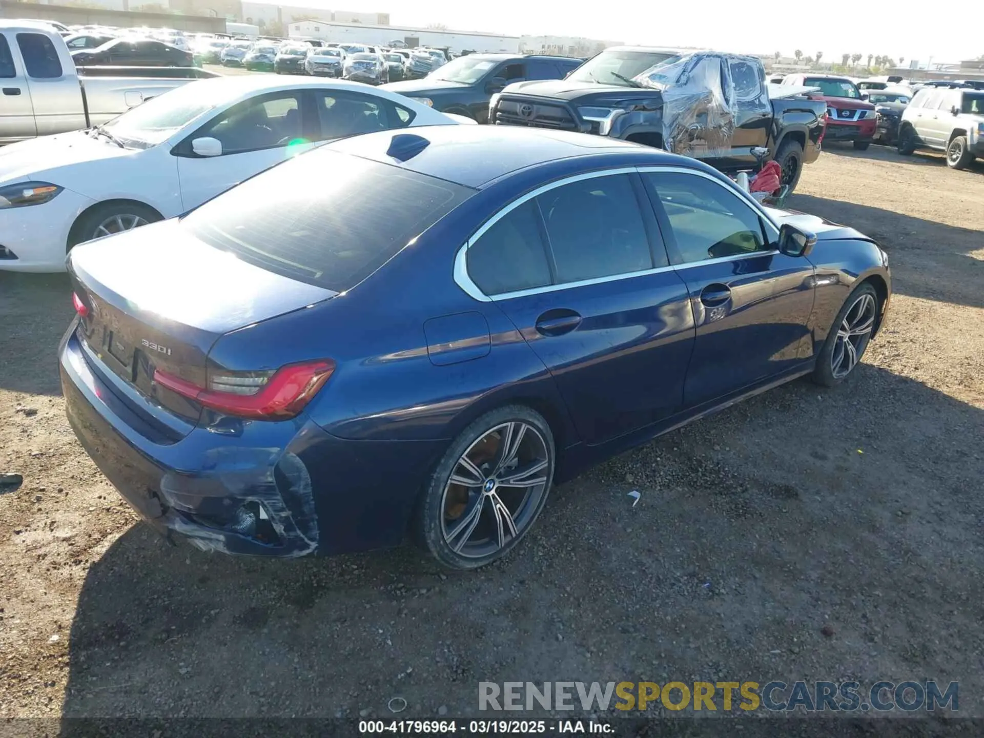 4 Photograph of a damaged car 3MW5R1J02L8B36329 BMW 330I 2020