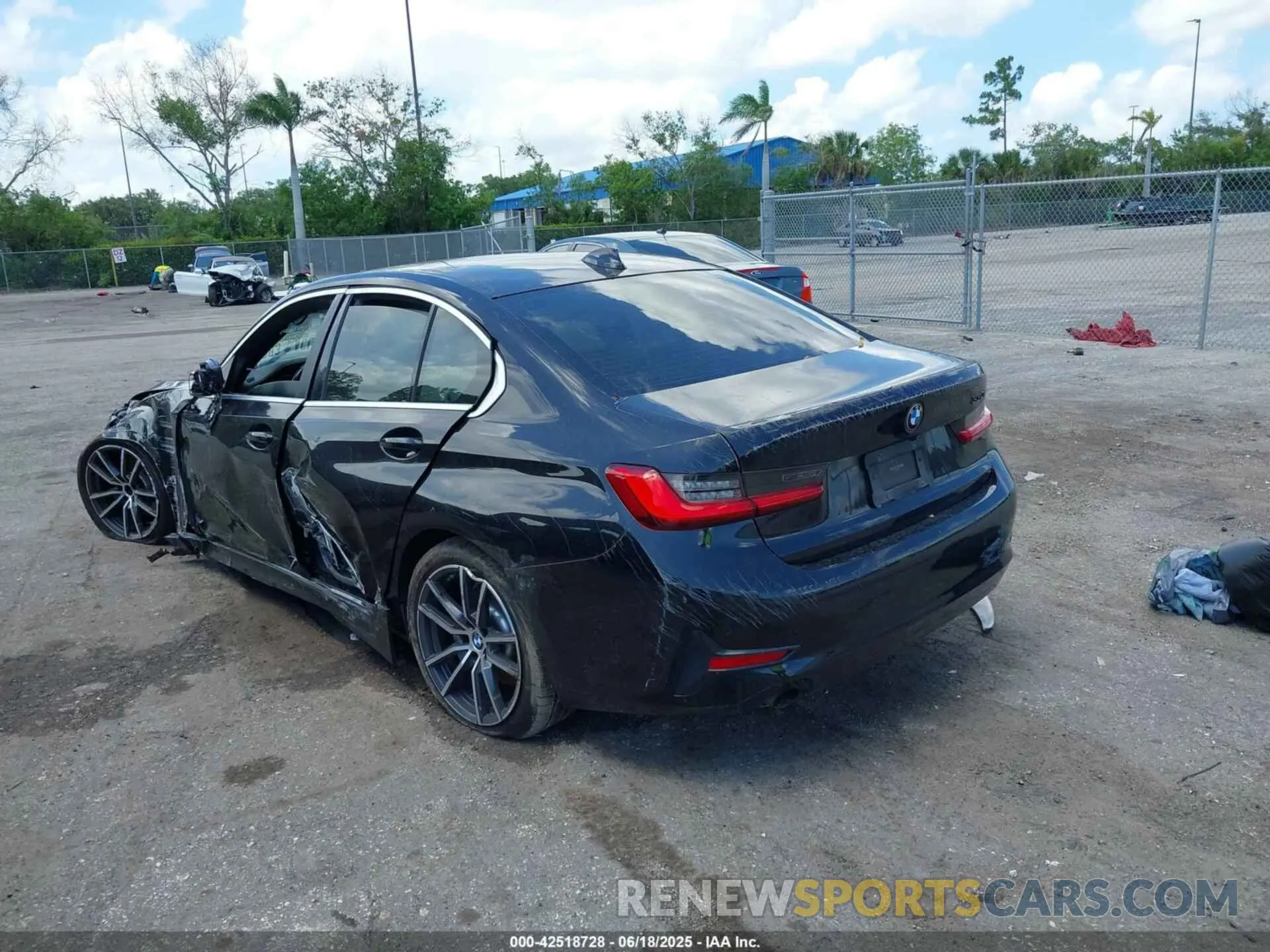 3 Фотография поврежденного автомобиля 3MW5R1J02L8B45354 BMW 330I 2020