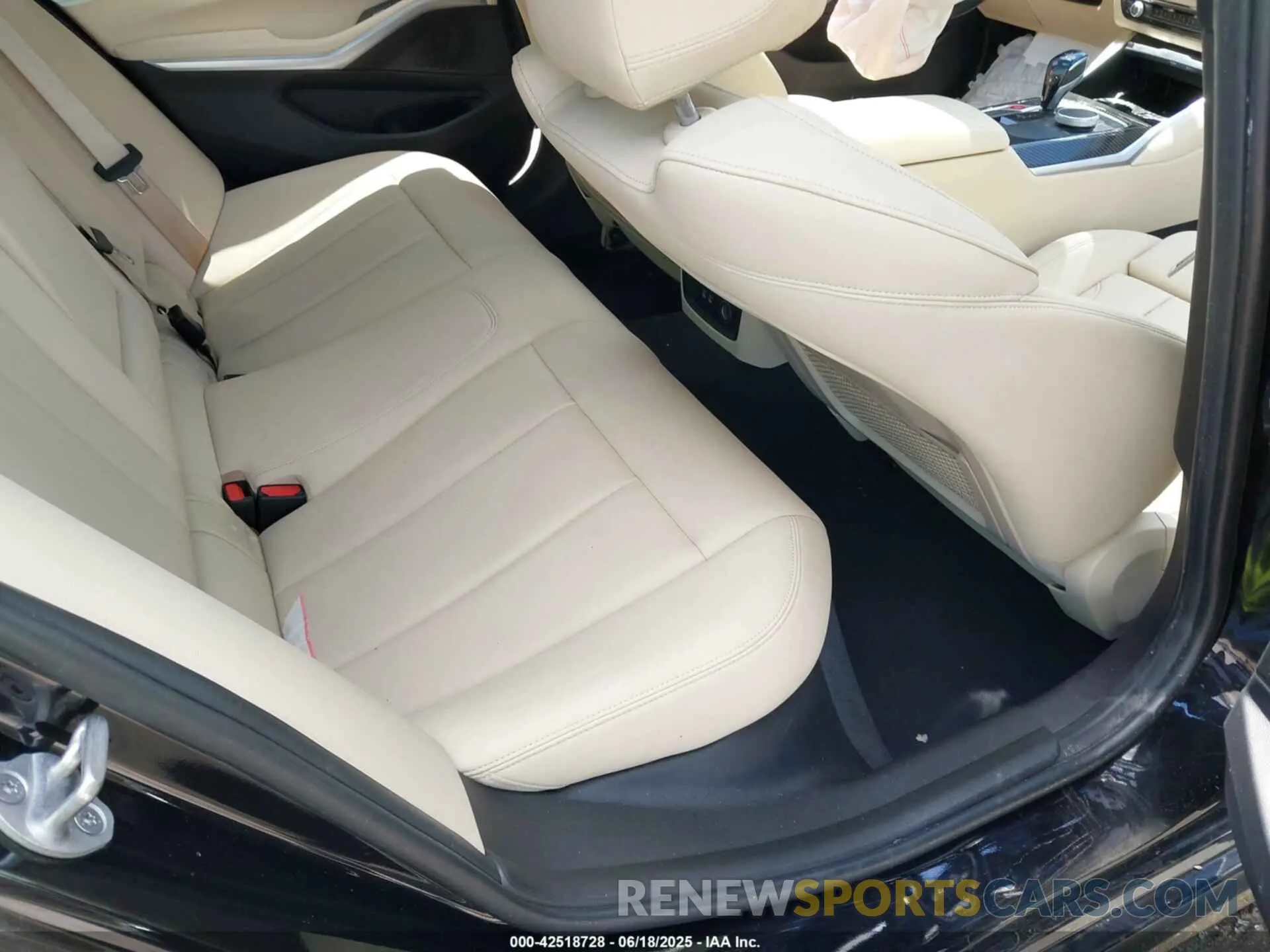 8 Фотография поврежденного автомобиля 3MW5R1J02L8B45354 BMW 330I 2020