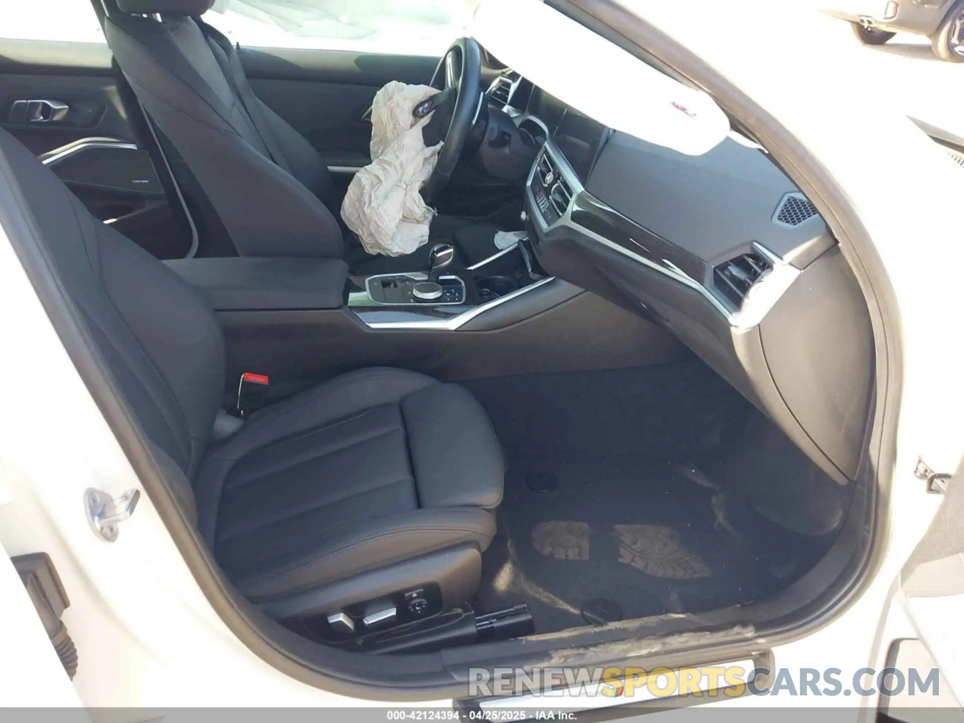 5 Photograph of a damaged car 3MW5R1J04L8B29799 BMW 330I 2020