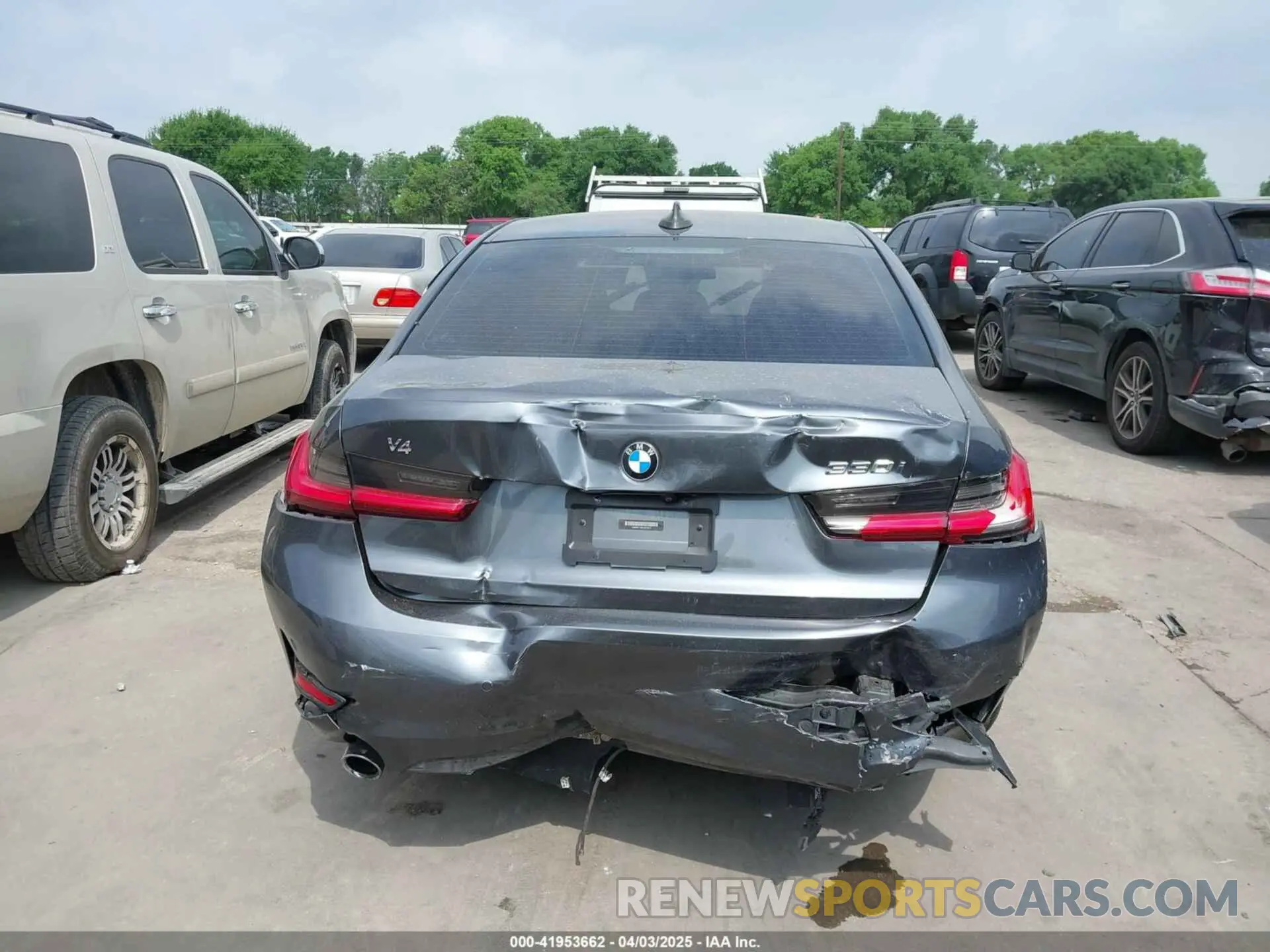 17 Photograph of a damaged car 3MW5R1J06L8B15614 BMW 330I 2020