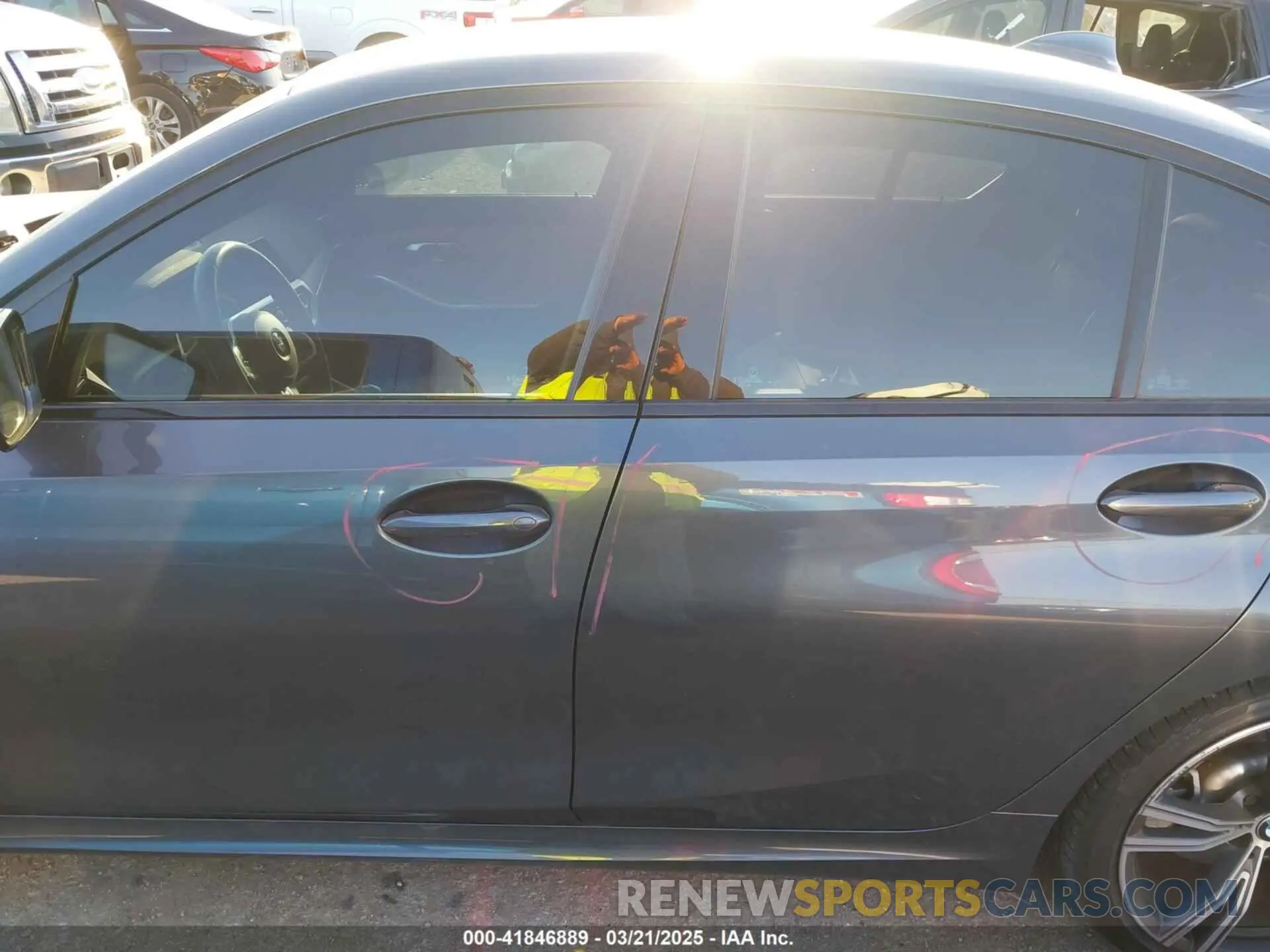 14 Photograph of a damaged car 3MW5R1J06L8B17024 BMW 330I 2020