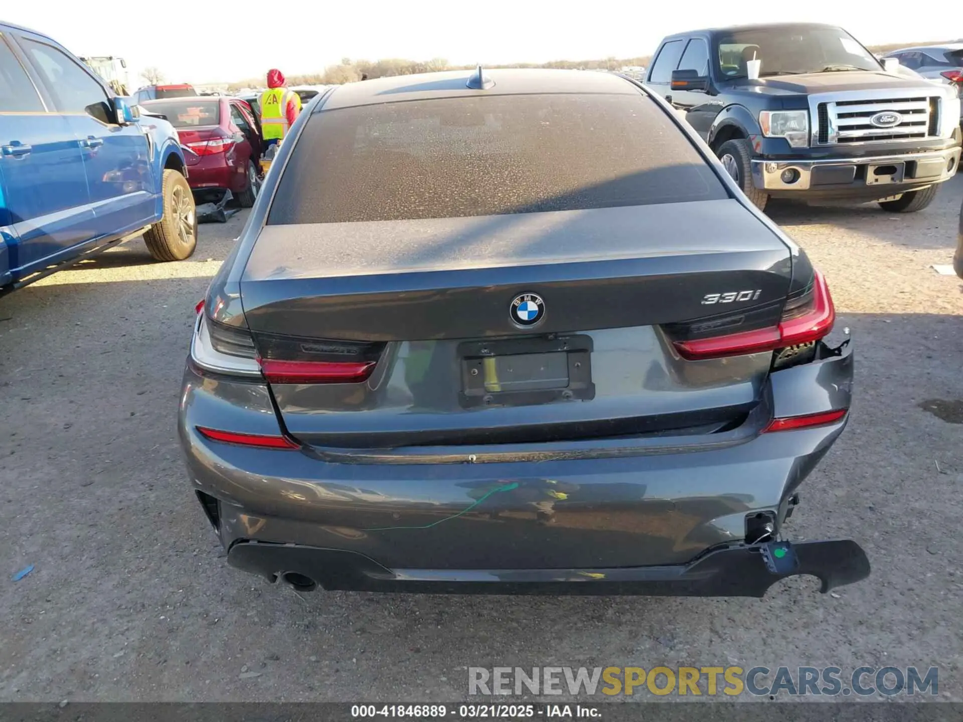 16 Photograph of a damaged car 3MW5R1J06L8B17024 BMW 330I 2020