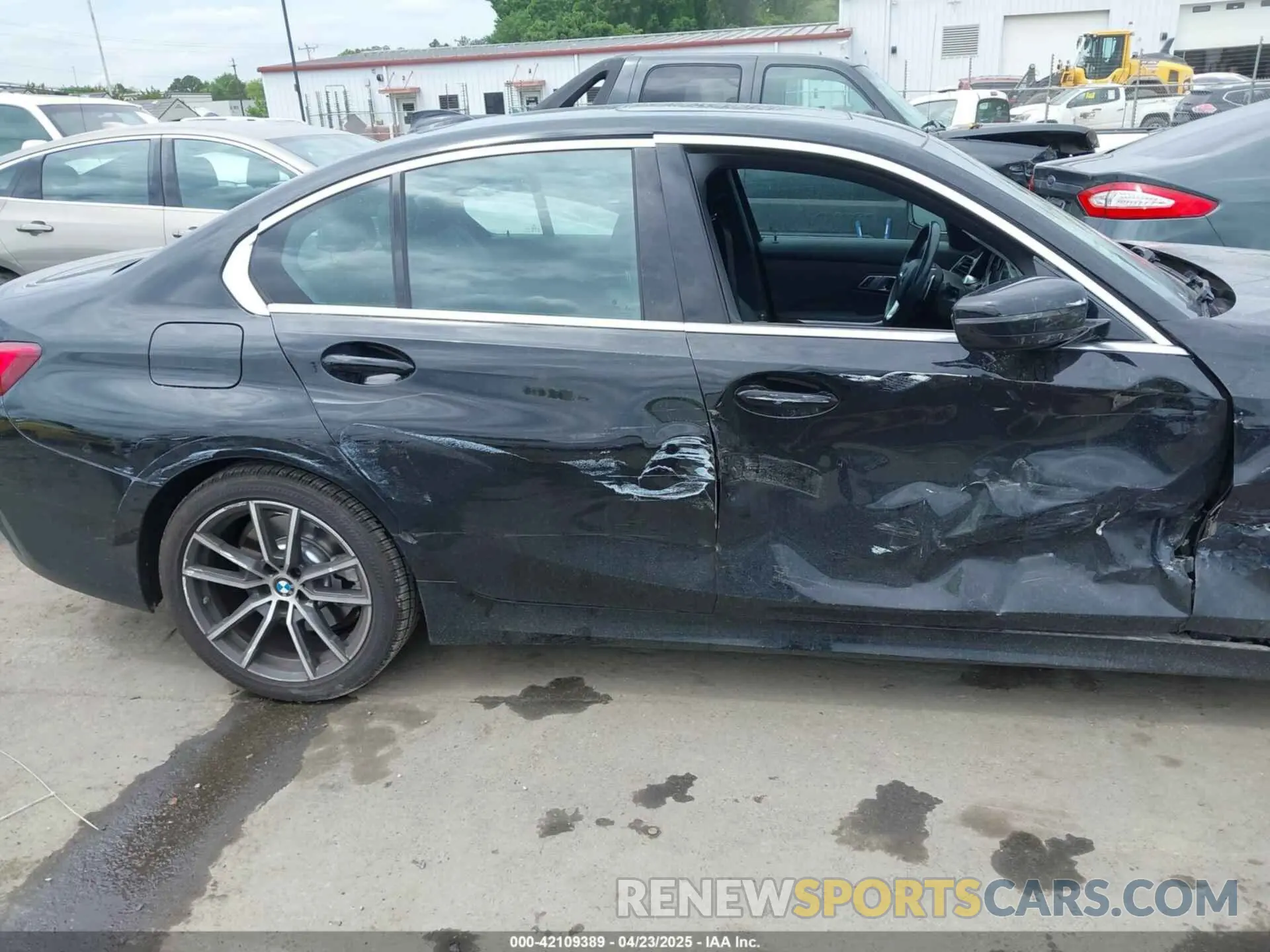 17 Photograph of a damaged car 3MW5R1J07L8B14584 BMW 330I 2020