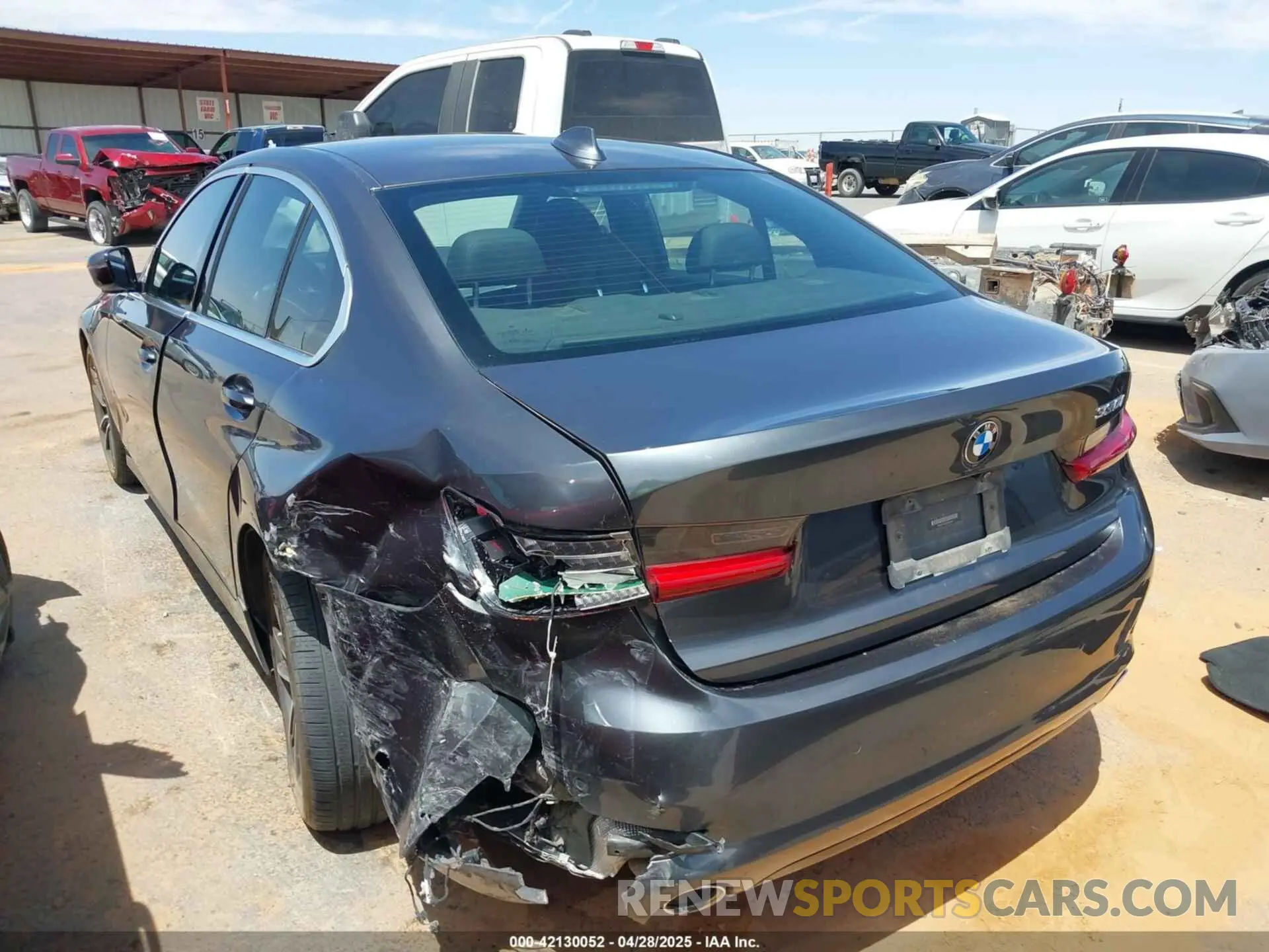 14 Photograph of a damaged car 3MW5R1J07L8B25648 BMW 330I 2020