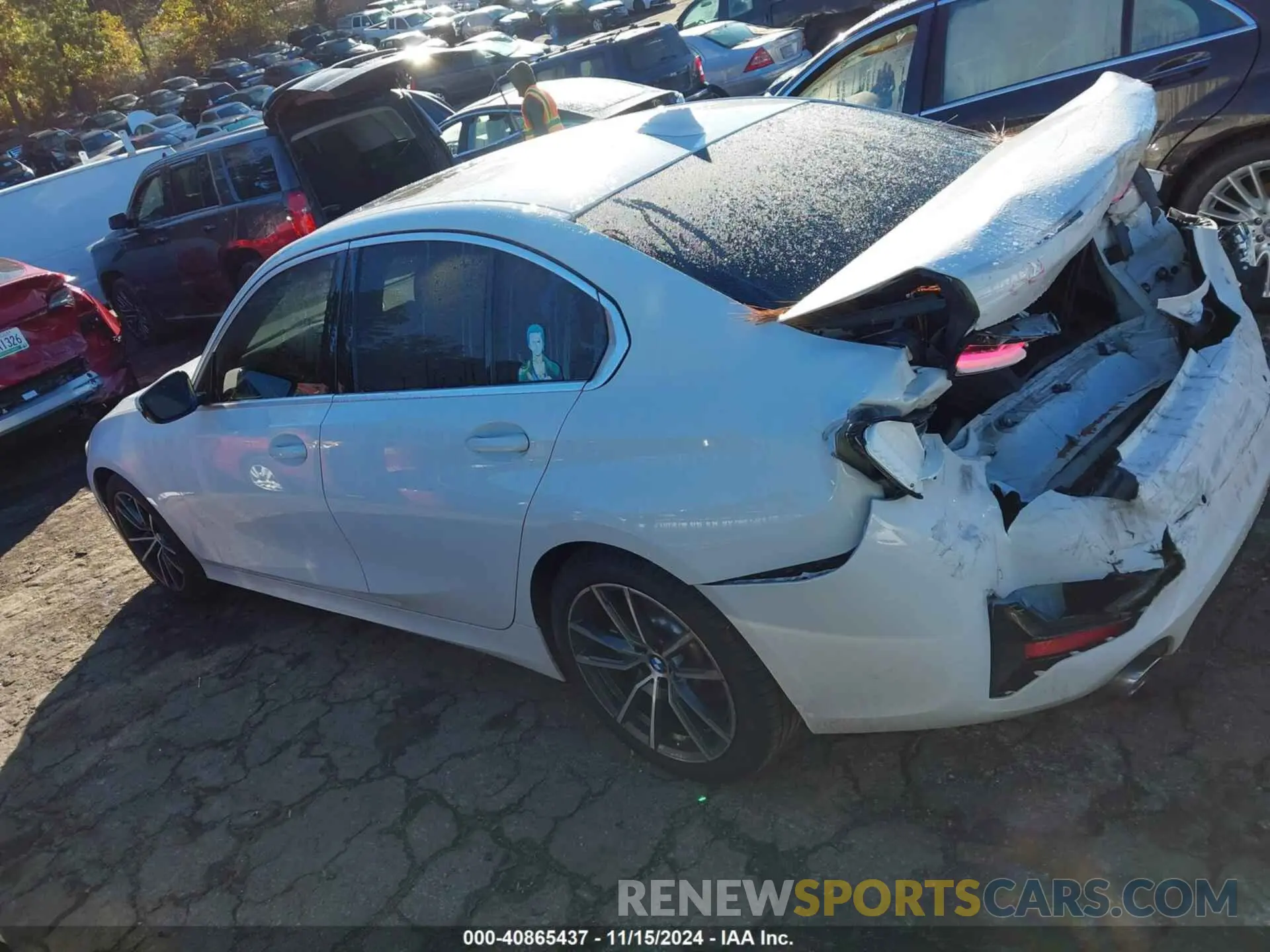 14 Photograph of a damaged car 3MW5R1J08L8B08826 BMW 330I 2020