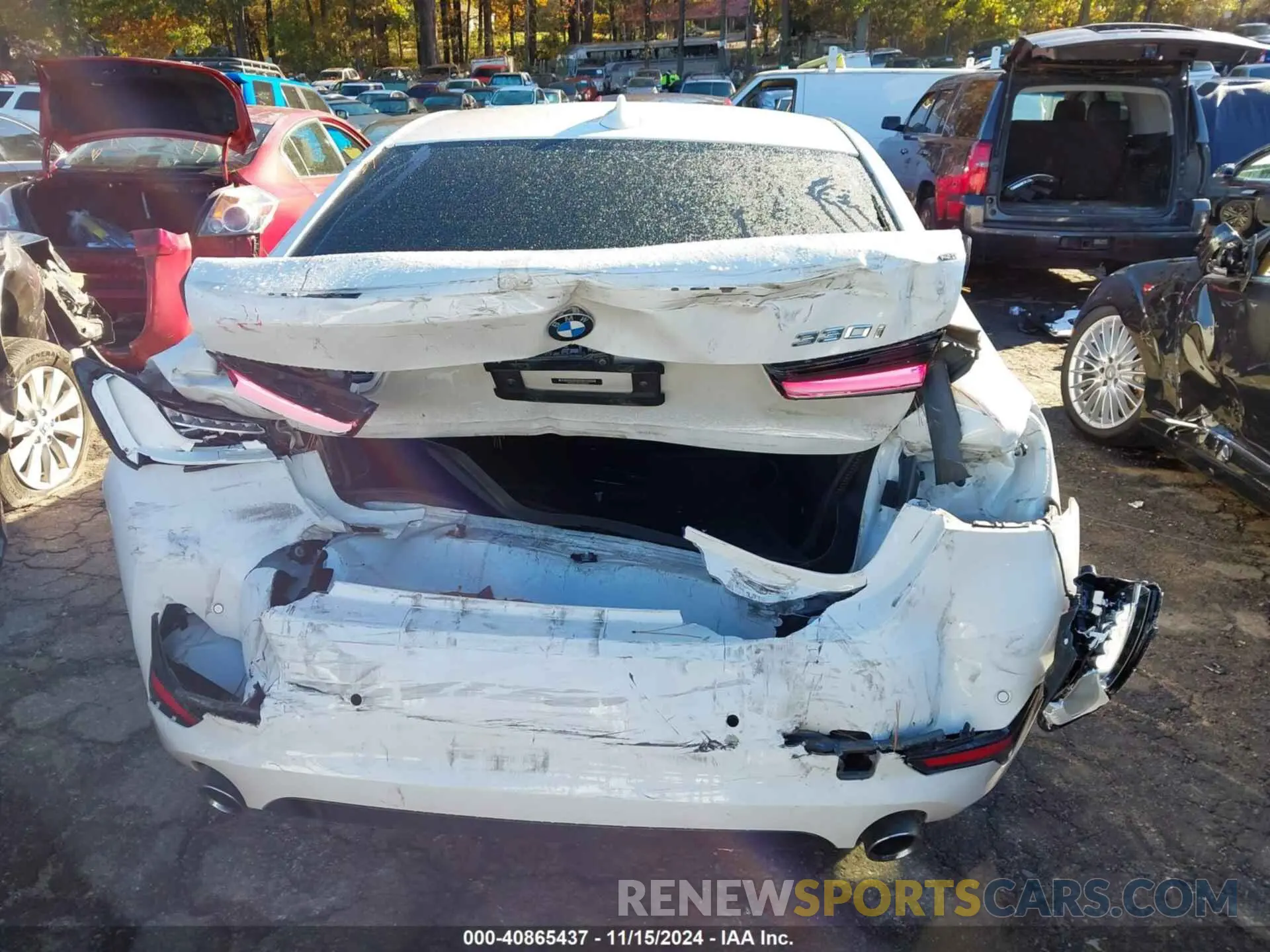 16 Photograph of a damaged car 3MW5R1J08L8B08826 BMW 330I 2020