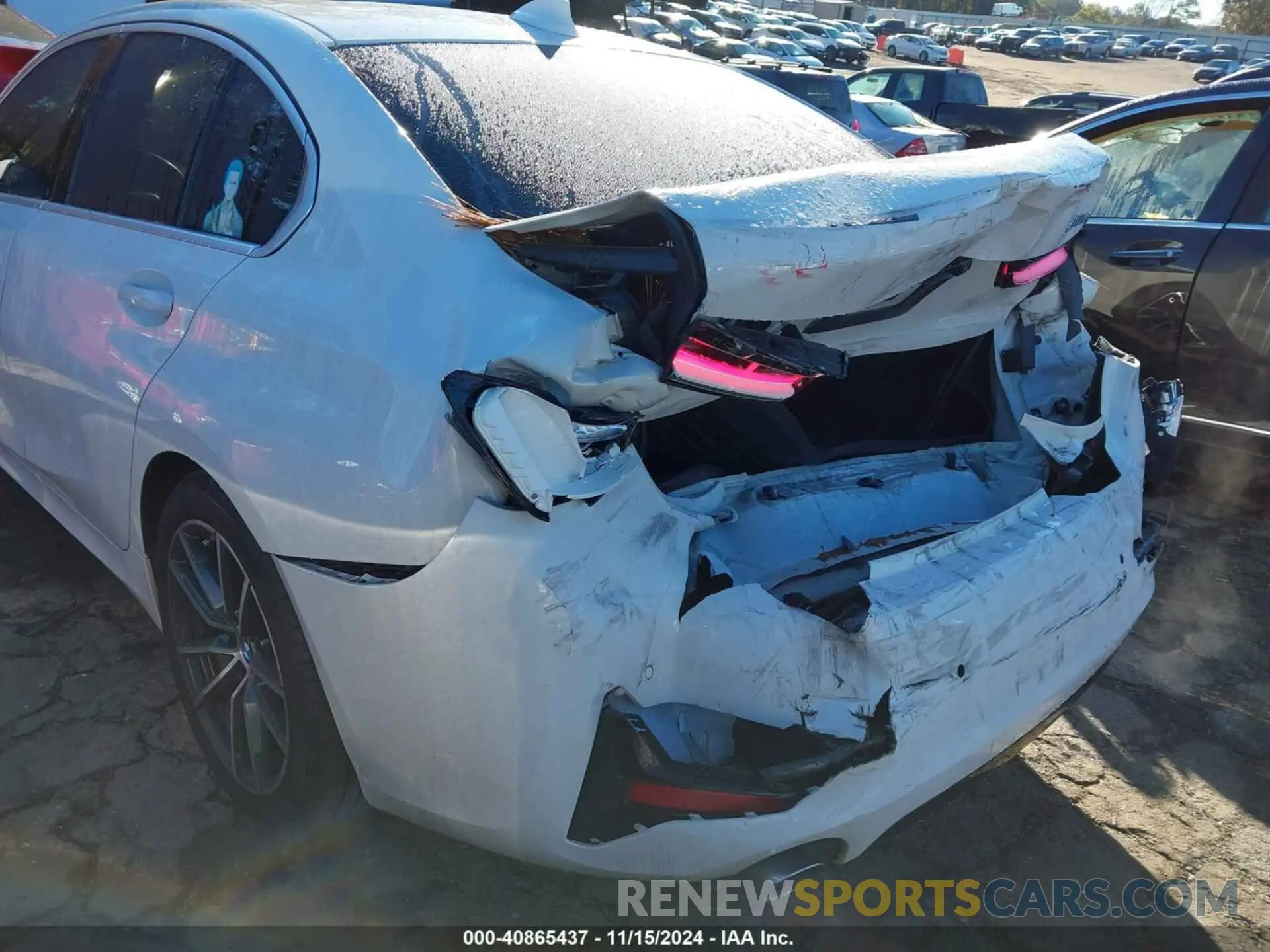 6 Photograph of a damaged car 3MW5R1J08L8B08826 BMW 330I 2020