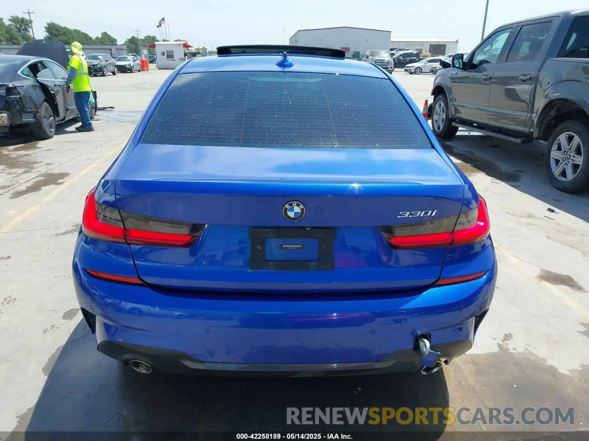 17 Фотография поврежденного автомобиля 3MW5R1J08L8B25447 BMW 330I 2020