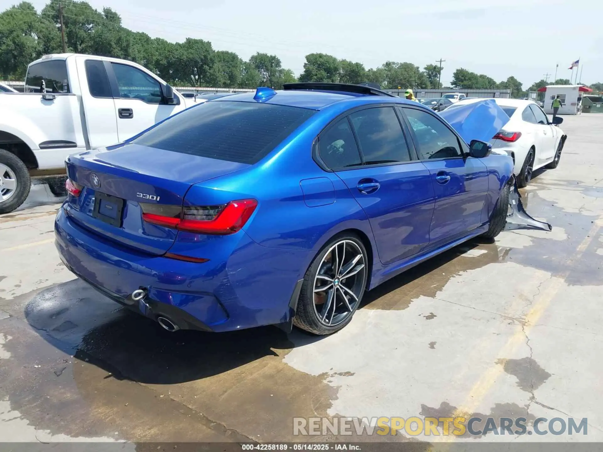 4 Фотография поврежденного автомобиля 3MW5R1J08L8B25447 BMW 330I 2020