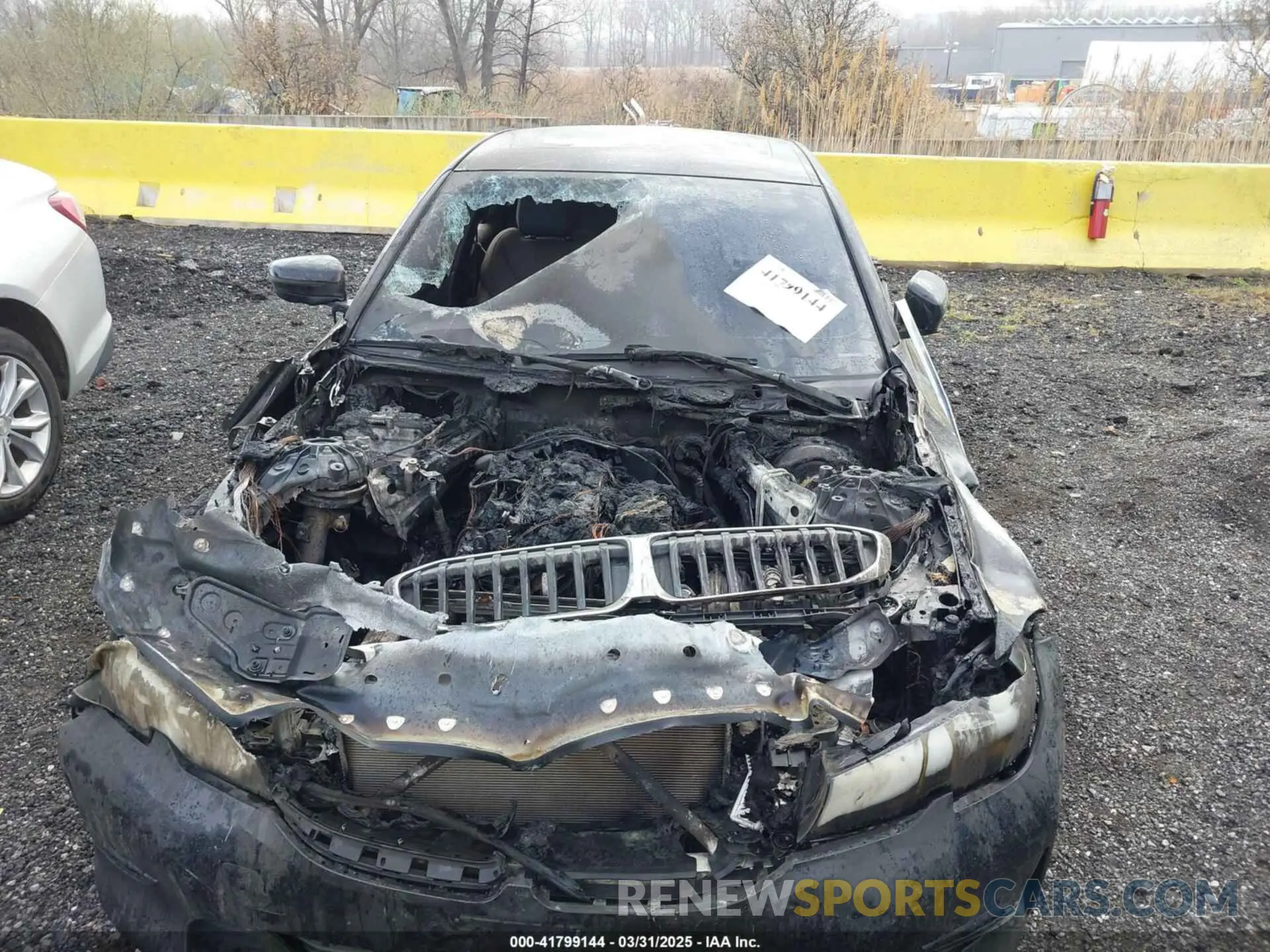 6 Photograph of a damaged car 3MW5R1J09L8B07586 BMW 330I 2020