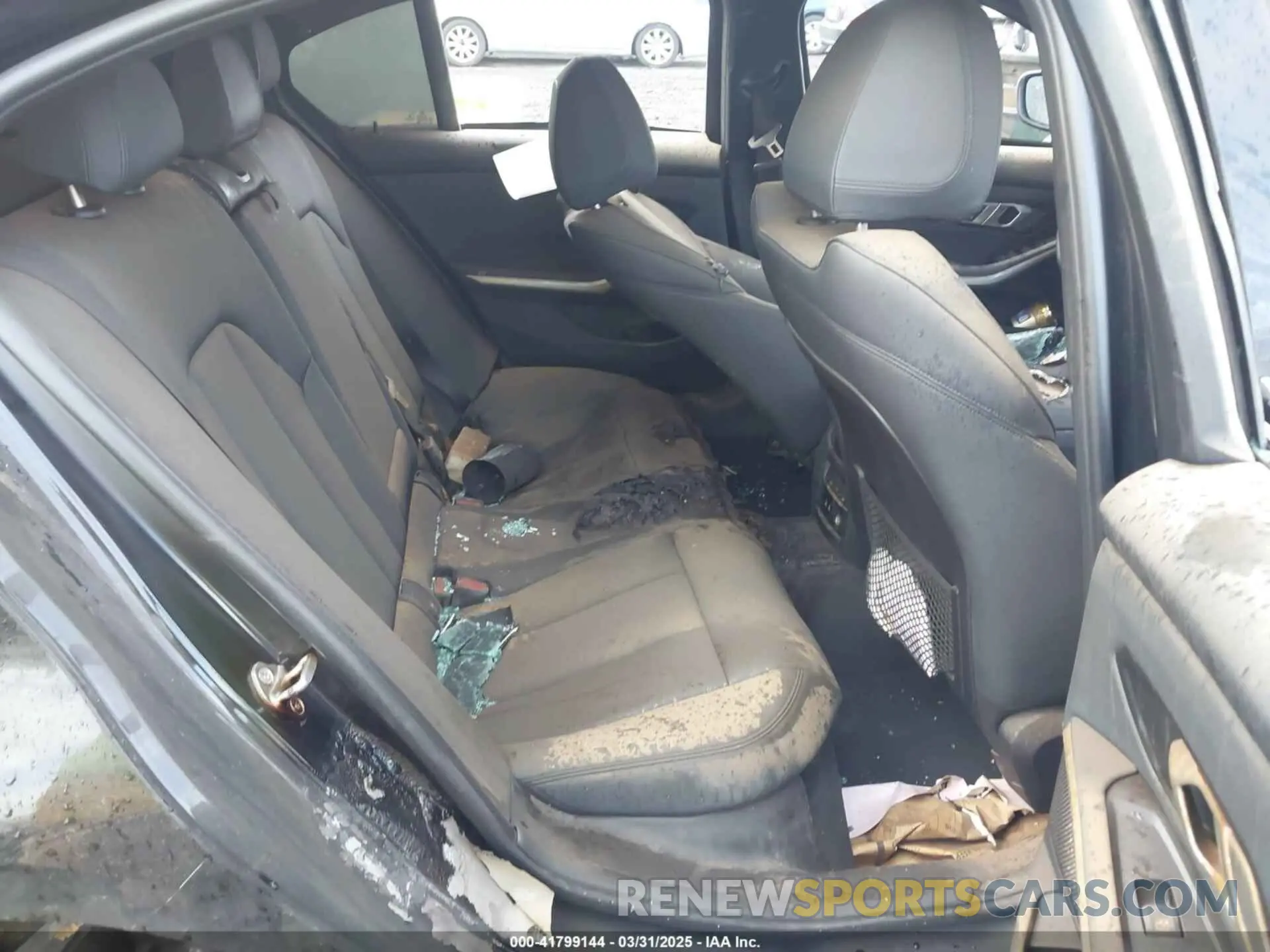 8 Photograph of a damaged car 3MW5R1J09L8B07586 BMW 330I 2020