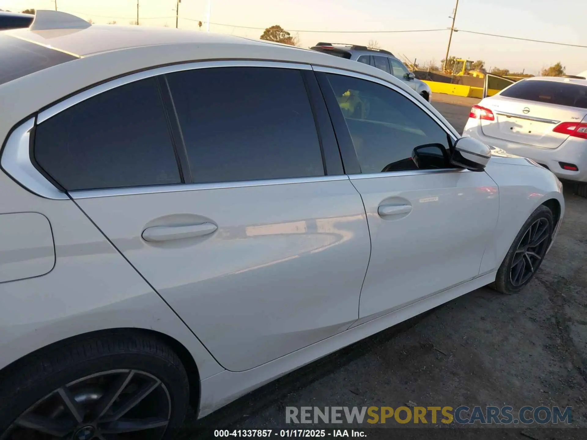 13 Фотография поврежденного автомобиля 3MW5R1J09L8B07846 BMW 330I 2020