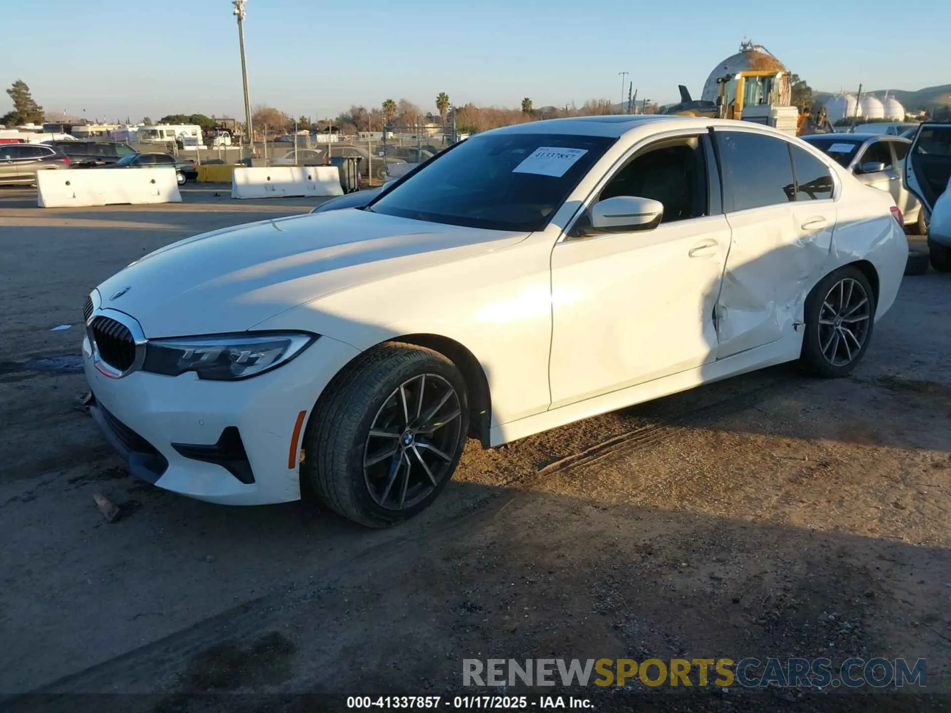 2 Фотография поврежденного автомобиля 3MW5R1J09L8B07846 BMW 330I 2020