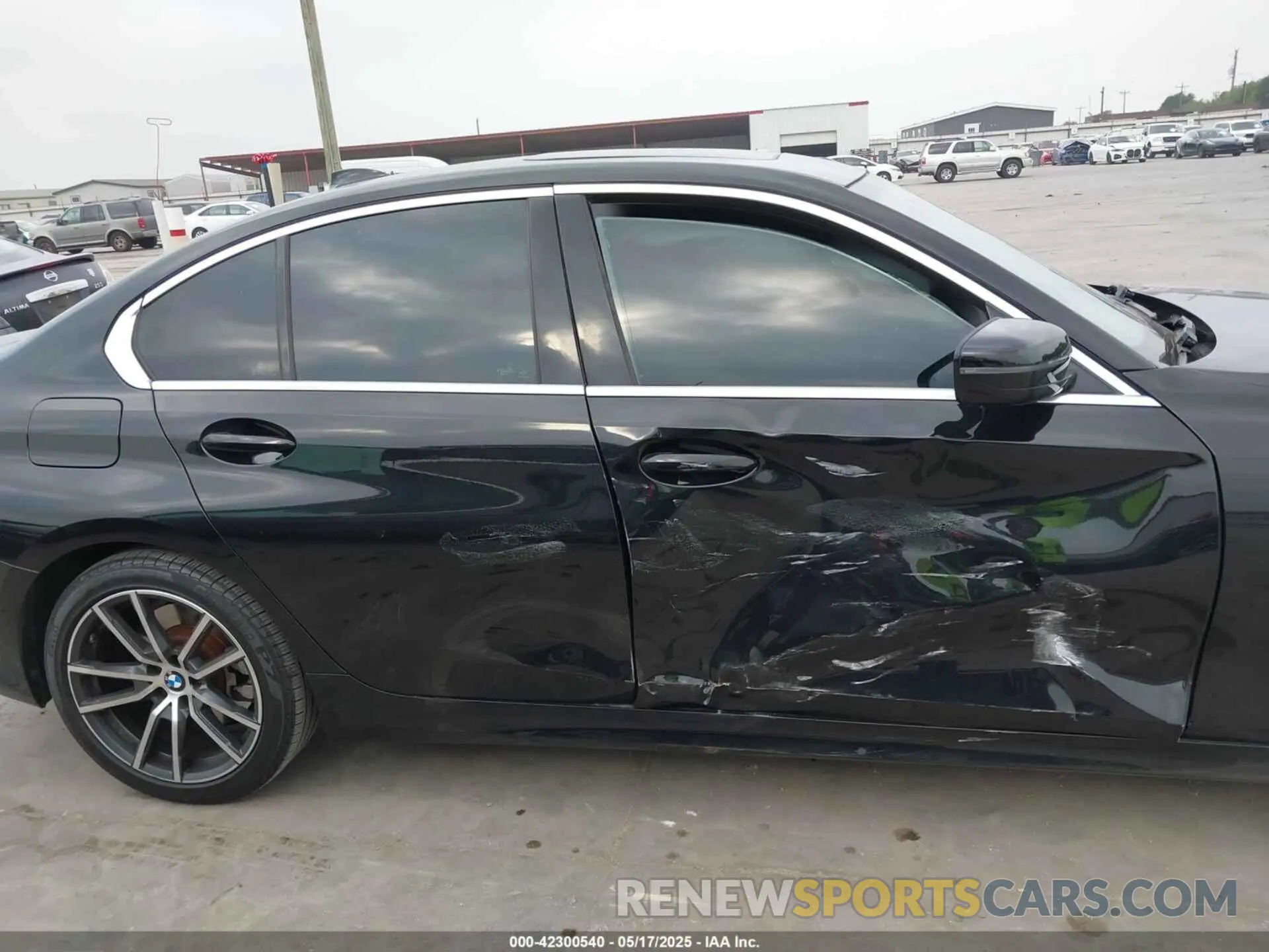 13 Фотография поврежденного автомобиля 3MW5R1J0XL8B00985 BMW 330I 2020