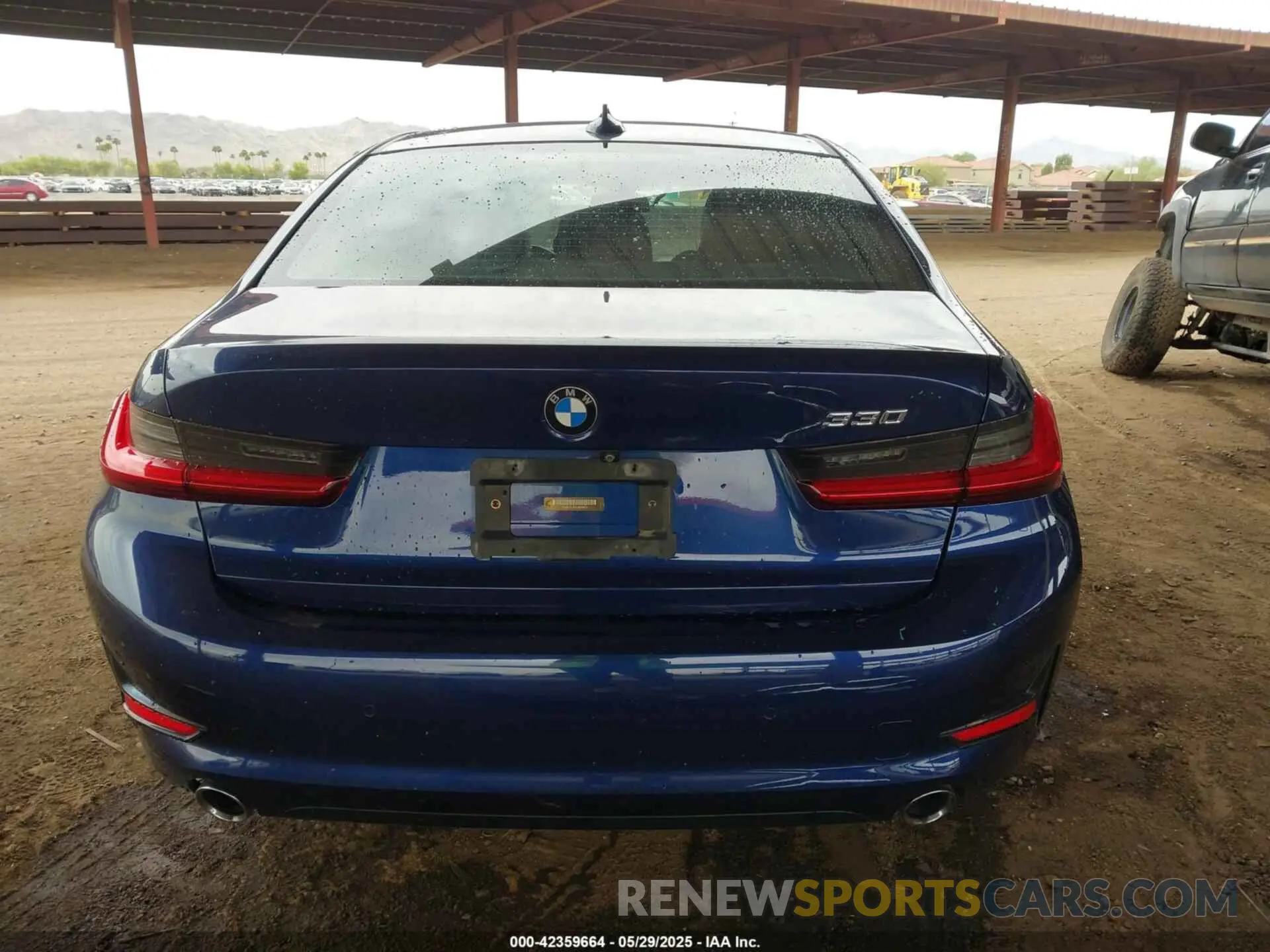 17 Photograph of a damaged car 3MW5R1J0XL8B09072 BMW 330I 2020