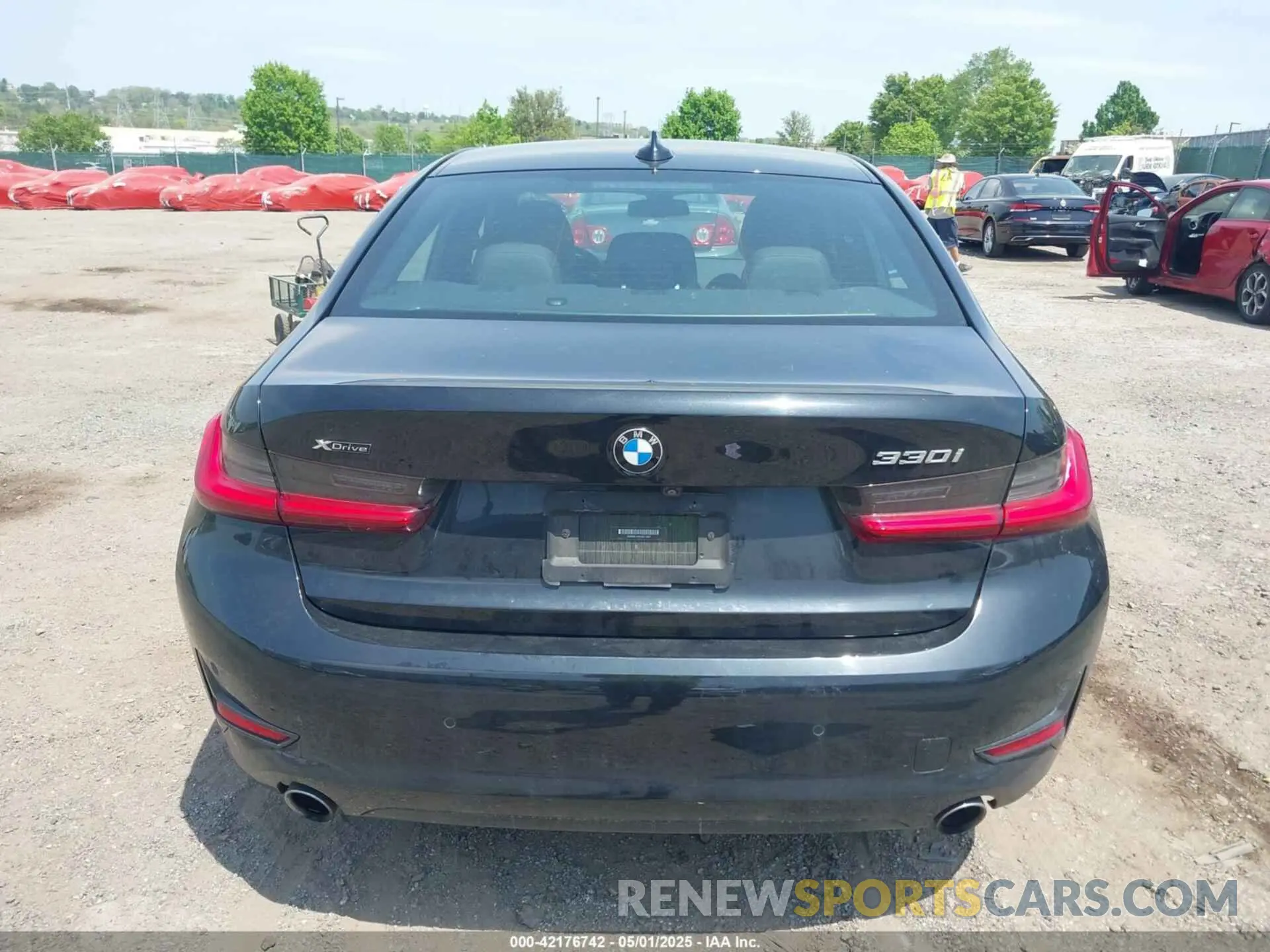15 Photograph of a damaged car 3MW5R7J00L8B14297 BMW 330I 2020
