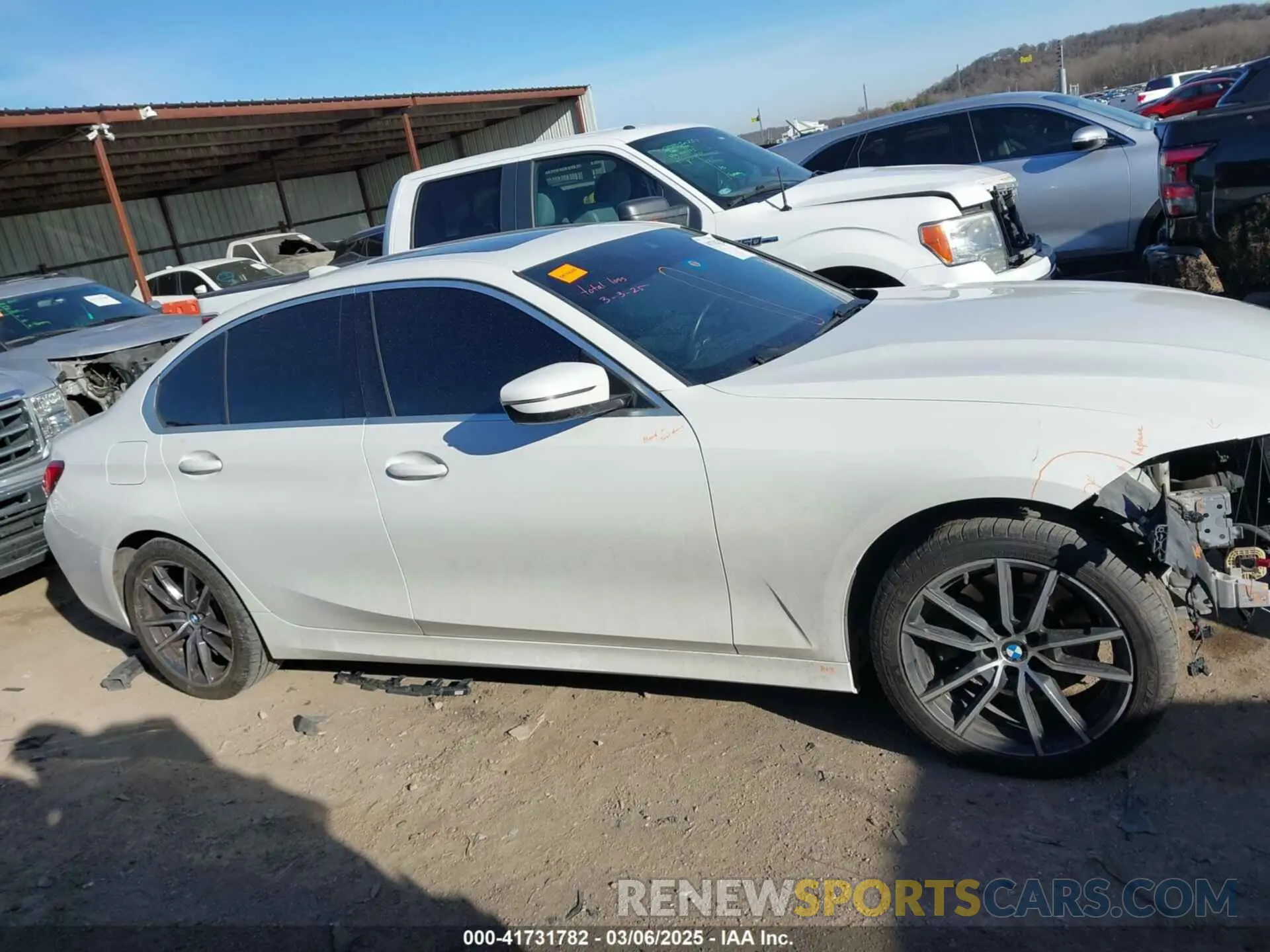14 Фотография поврежденного автомобиля 3MW5R7J01L8B06063 BMW 330I 2020