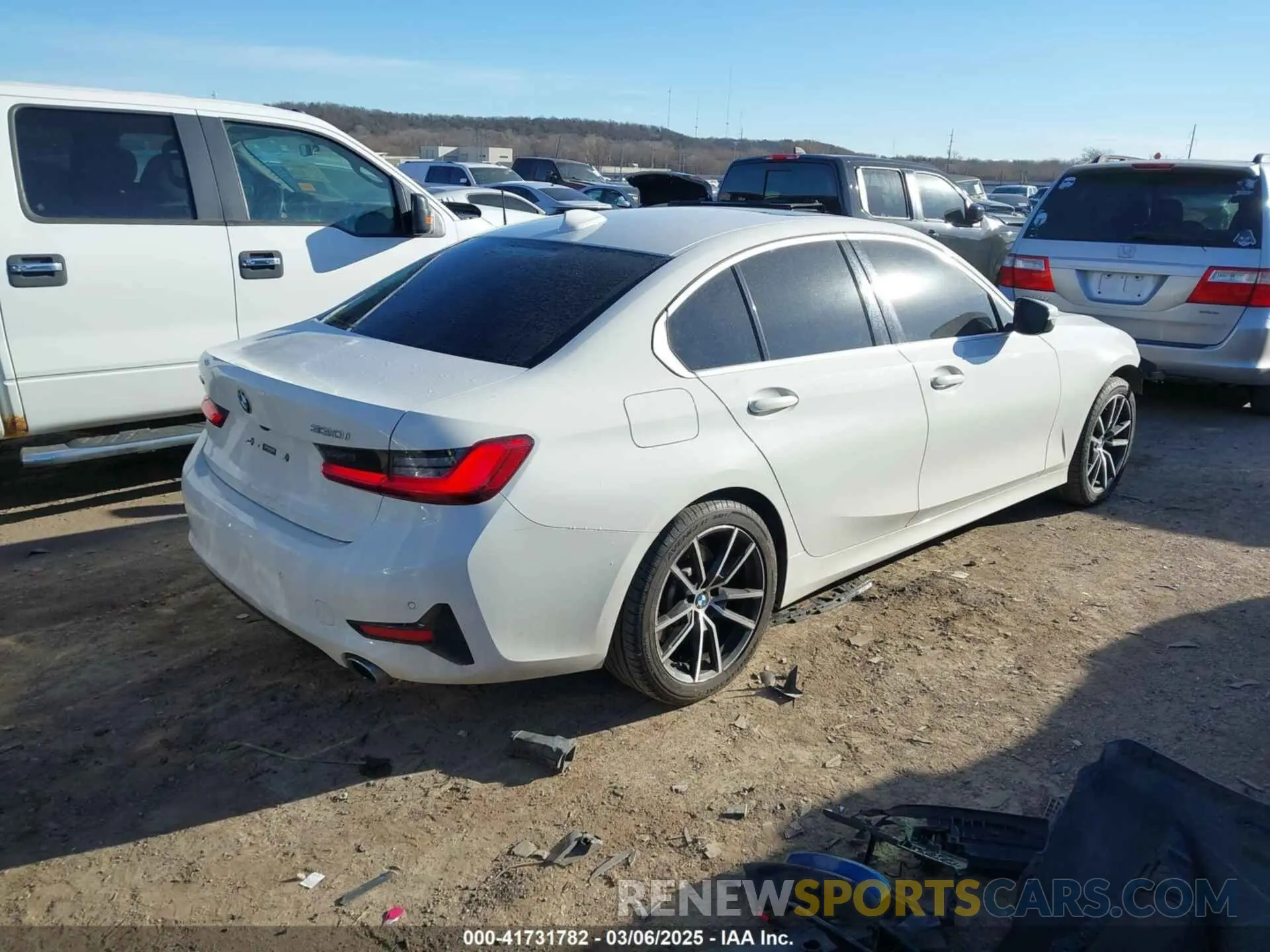4 Фотография поврежденного автомобиля 3MW5R7J01L8B06063 BMW 330I 2020