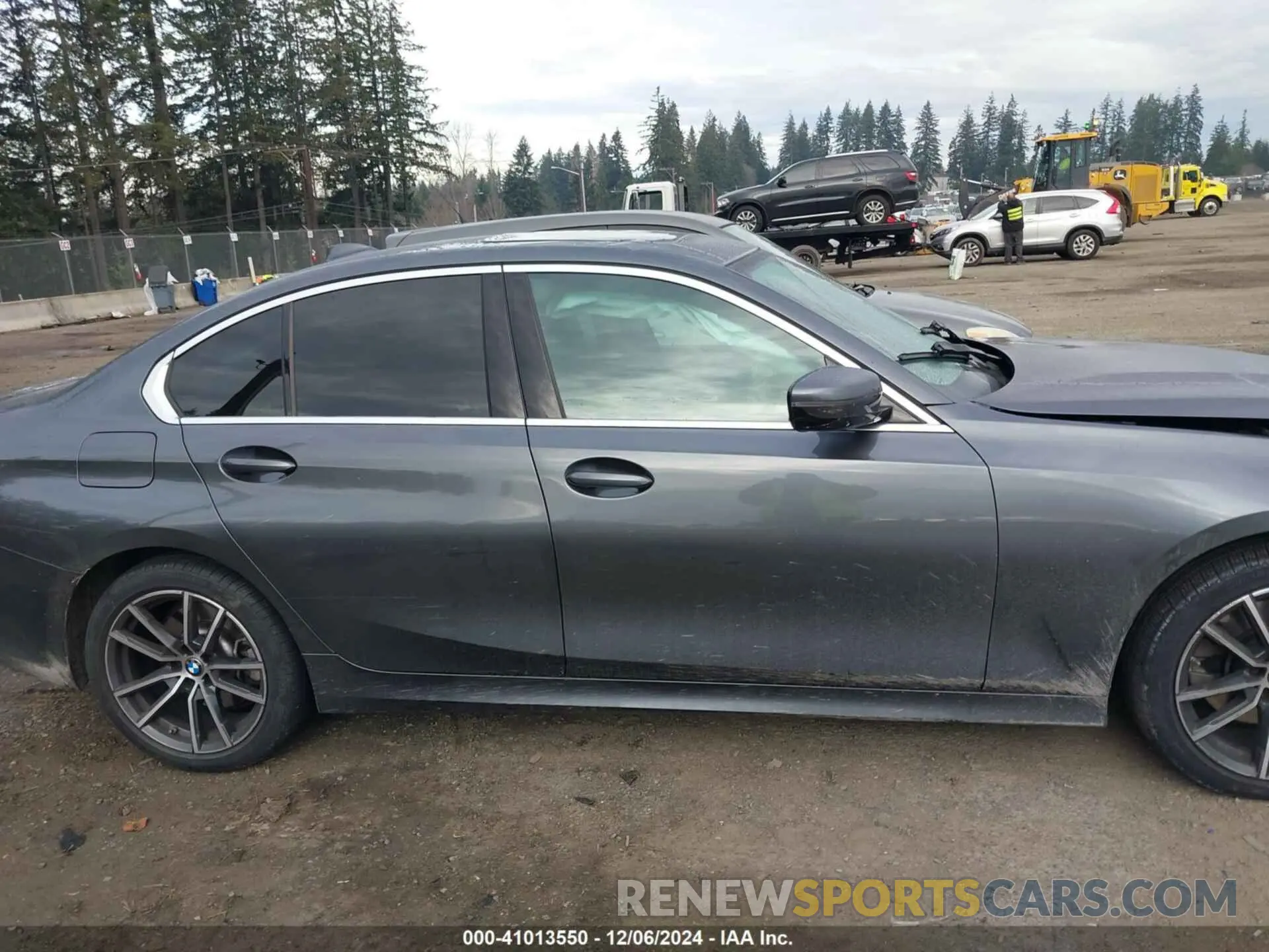 13 Фотография поврежденного автомобиля 3MW5R7J06L8B19455 BMW 330I 2020