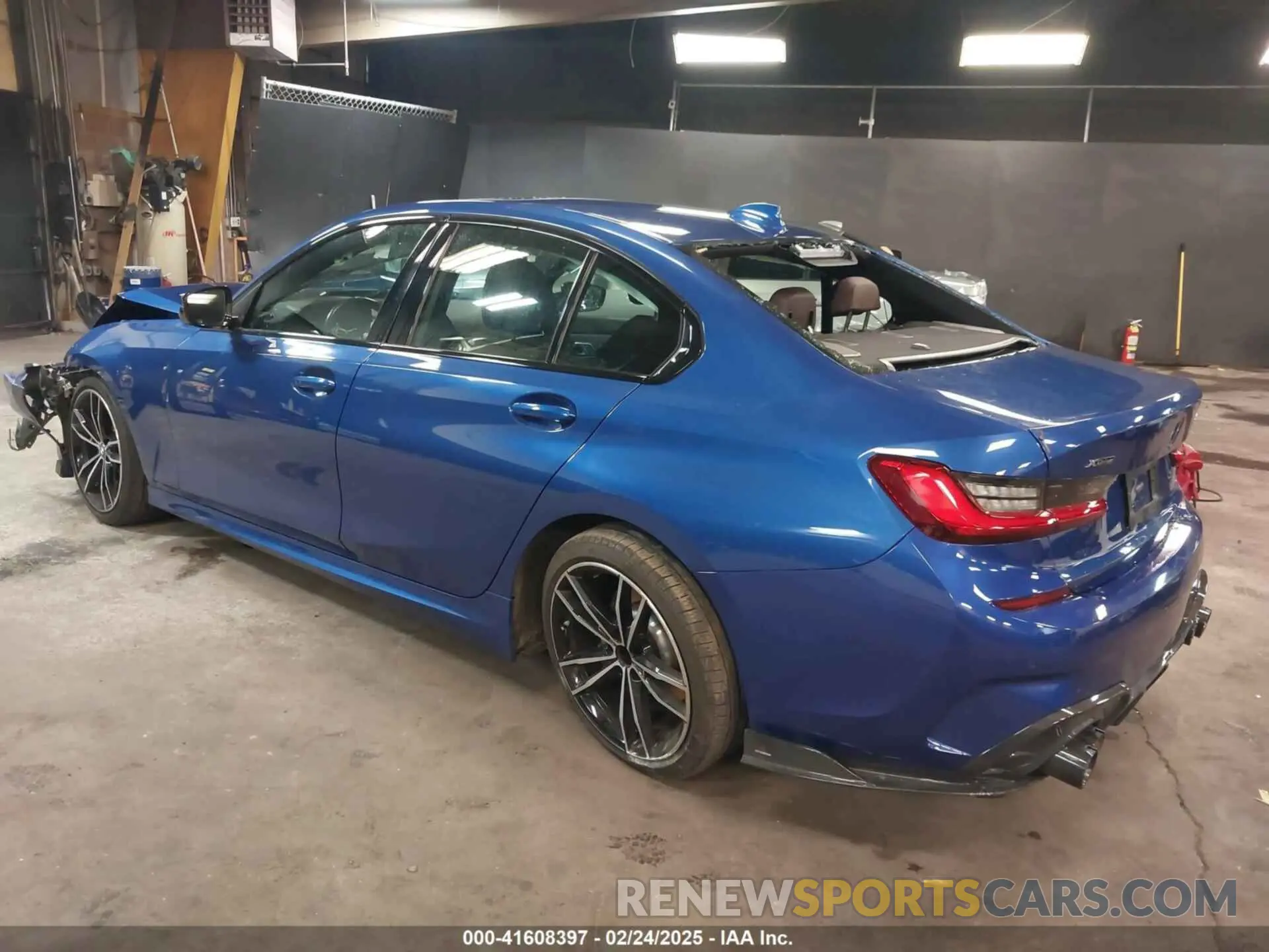 3 Photograph of a damaged car 3MW5R7J07L8B16306 BMW 330I 2020