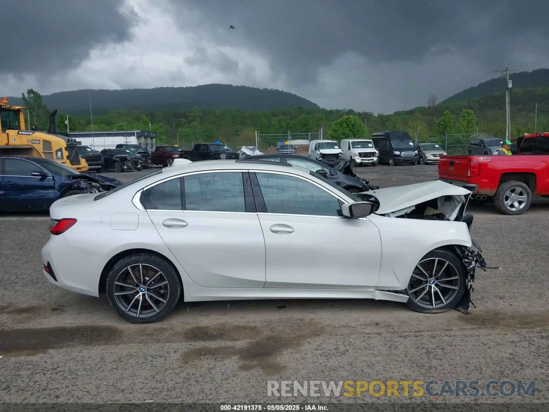 13 Фотография поврежденного автомобиля 3MW5R7J09L8B30823 BMW 330I 2020