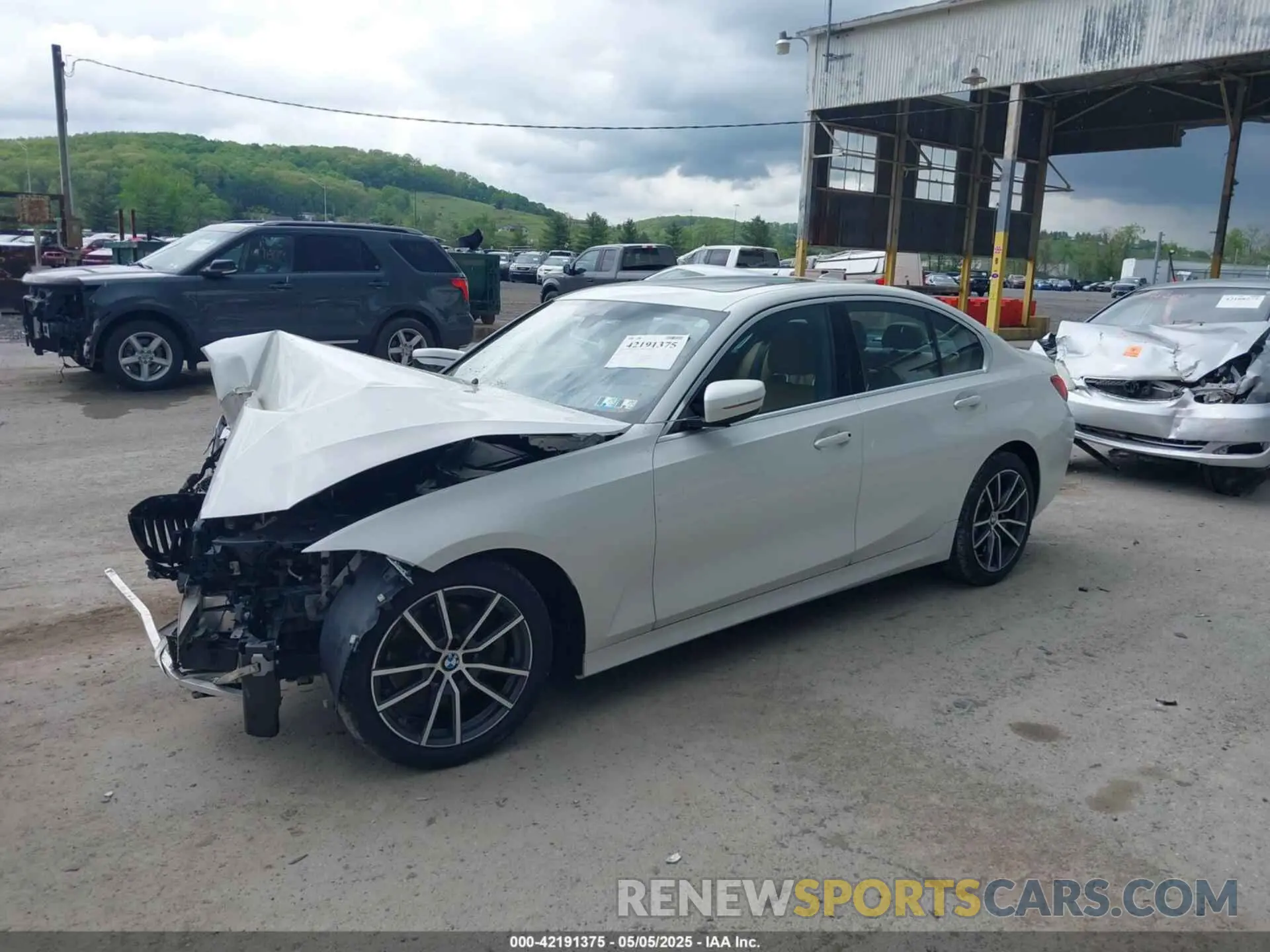 2 Фотография поврежденного автомобиля 3MW5R7J09L8B30823 BMW 330I 2020