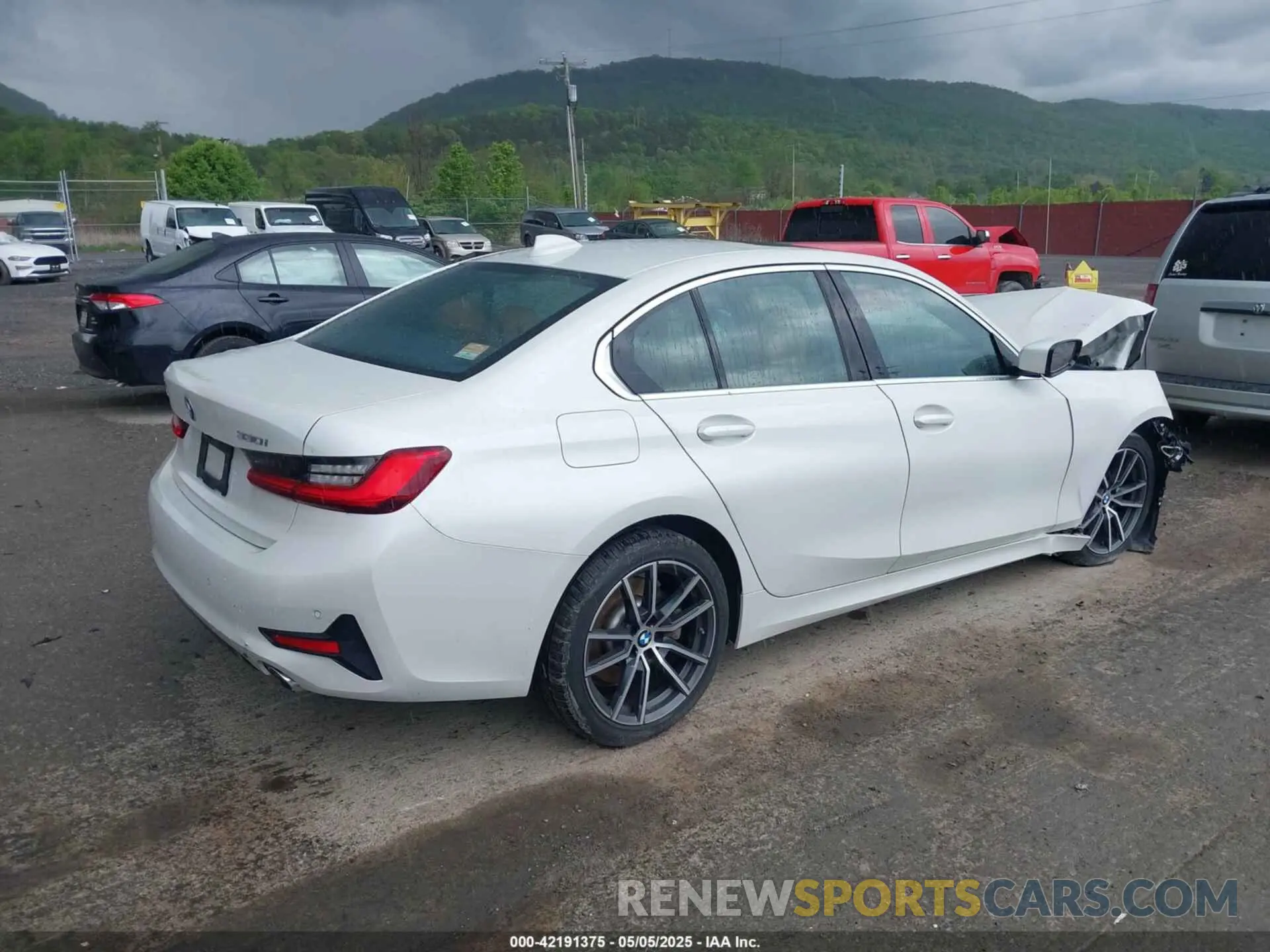 4 Фотография поврежденного автомобиля 3MW5R7J09L8B30823 BMW 330I 2020