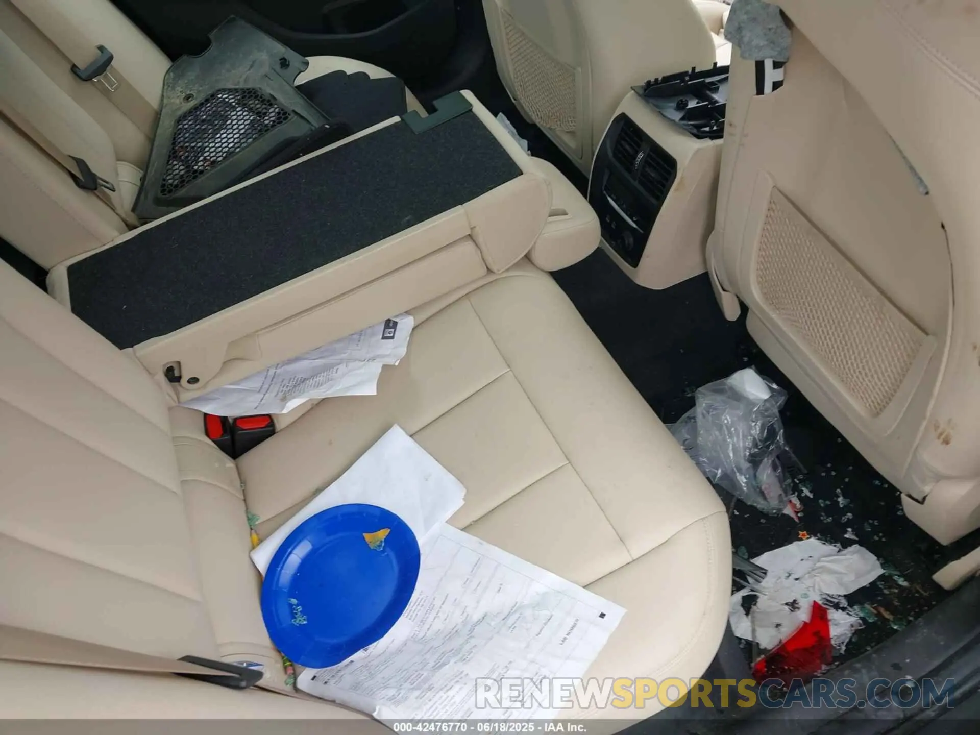 8 Photograph of a damaged car 3MW5R7J0XL8B33178 BMW 330I 2020