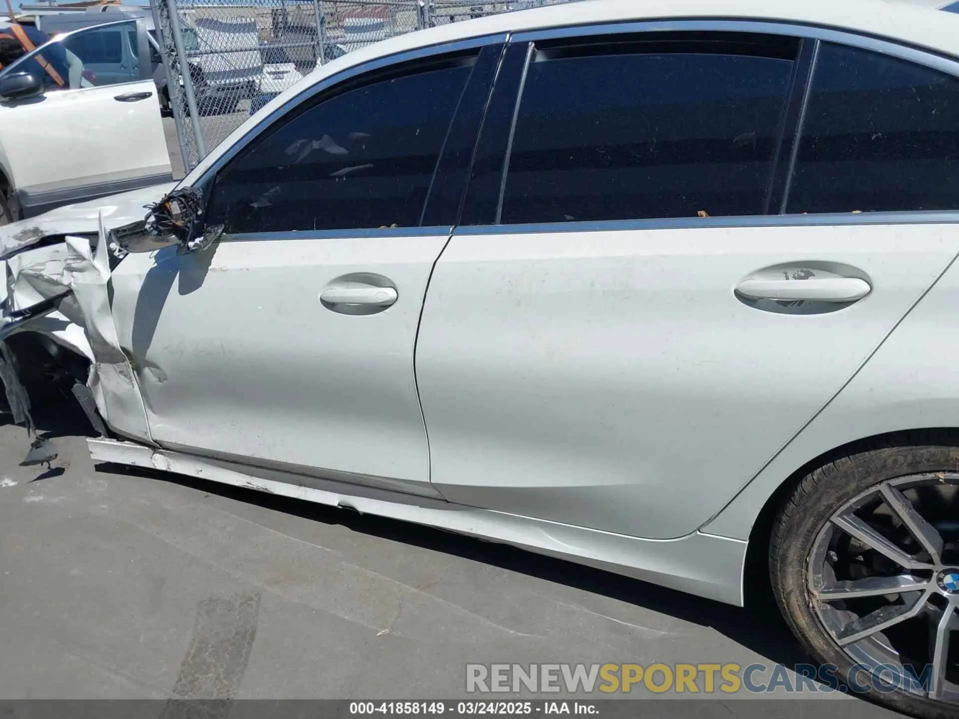 15 Photograph of a damaged car 3MW5R1J01M8B82073 BMW 330I 2021