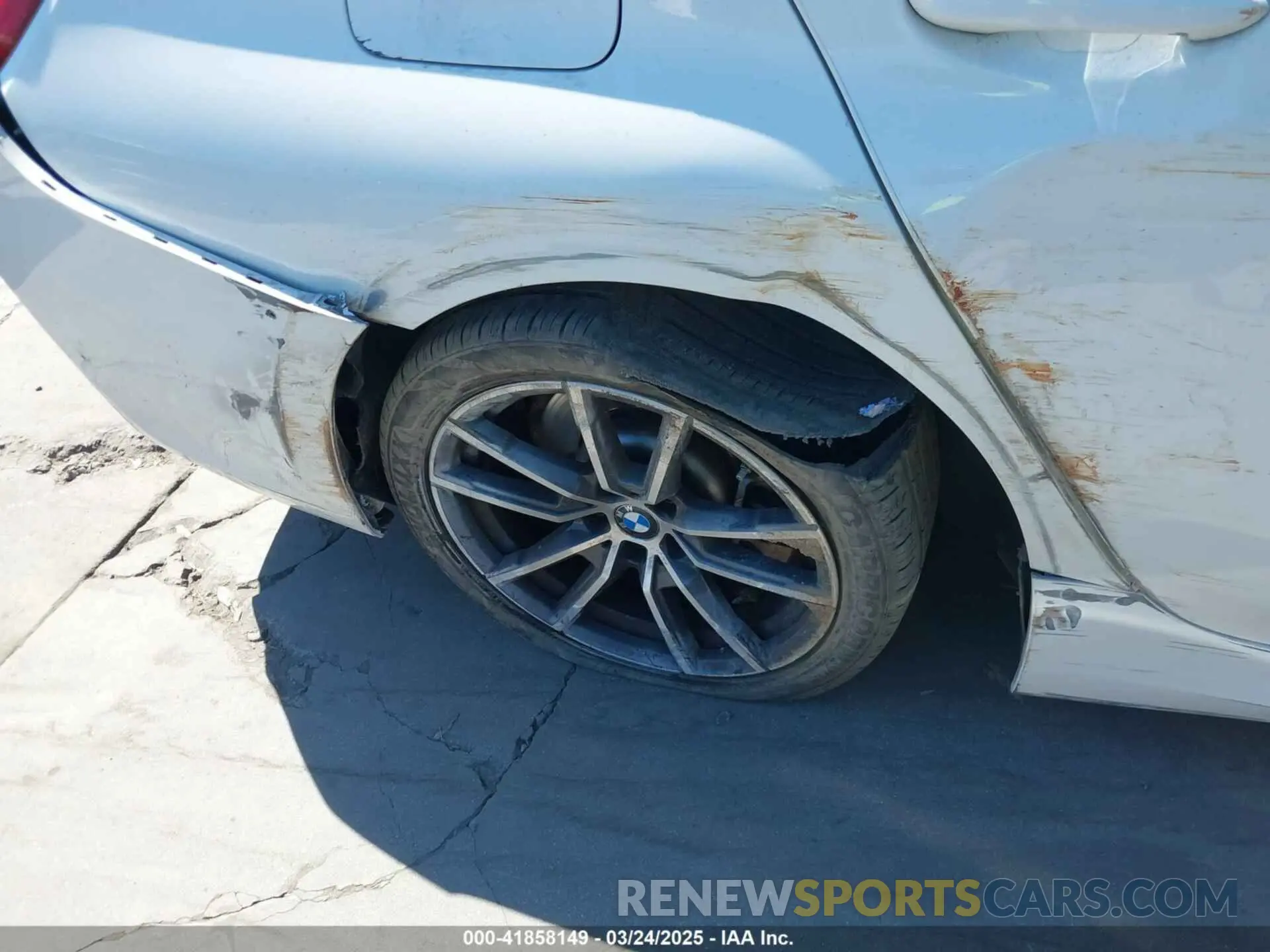 21 Photograph of a damaged car 3MW5R1J01M8B82073 BMW 330I 2021