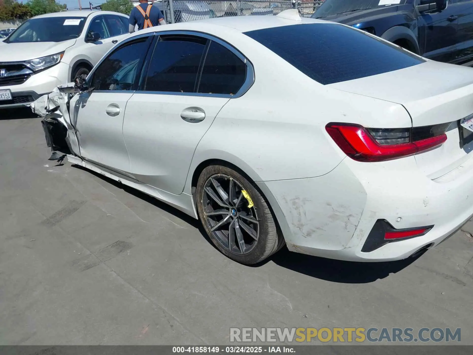 3 Photograph of a damaged car 3MW5R1J01M8B82073 BMW 330I 2021